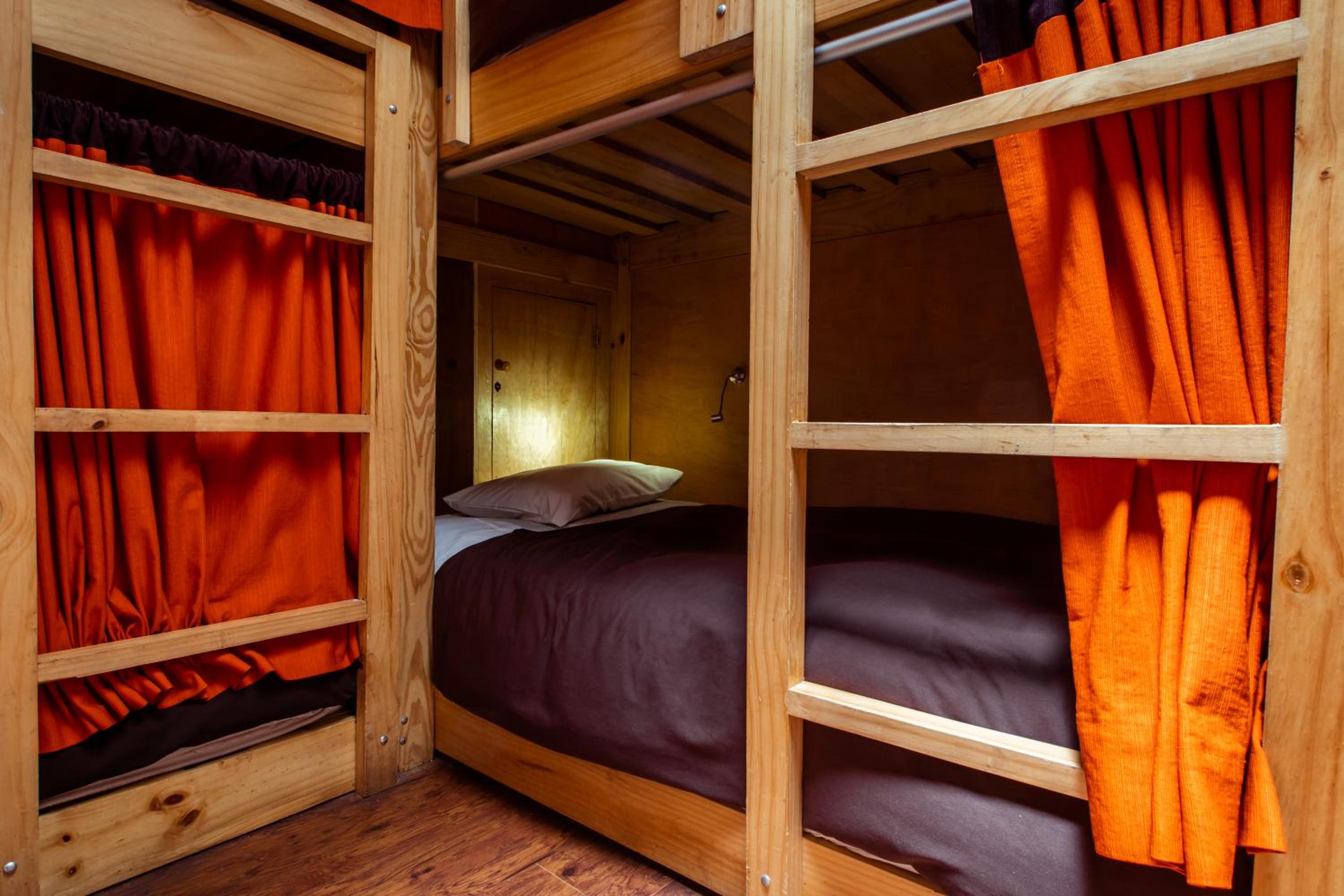 Deluxe Bed in 6-Bed Dormitory Room photo 3