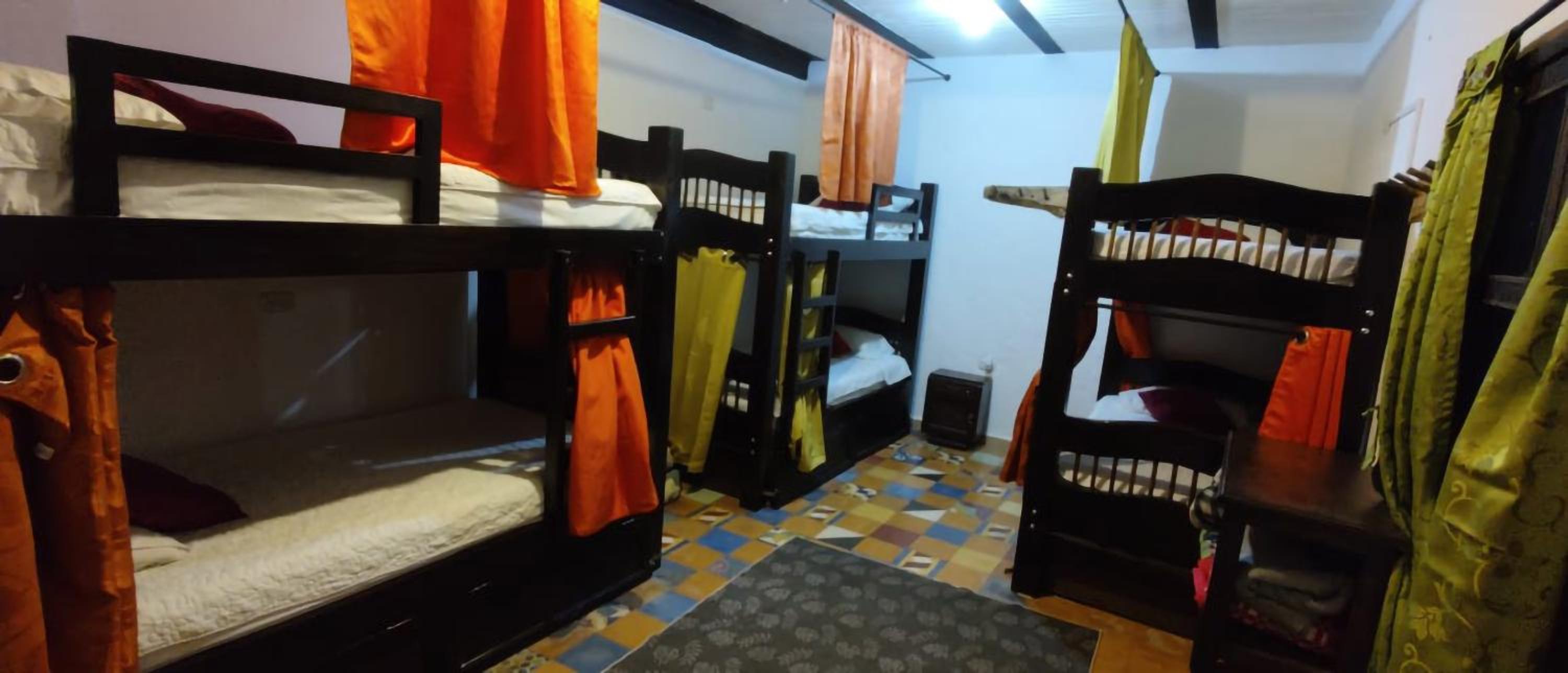Bed in 6-Bed Mixed Dormitory Room photo 3