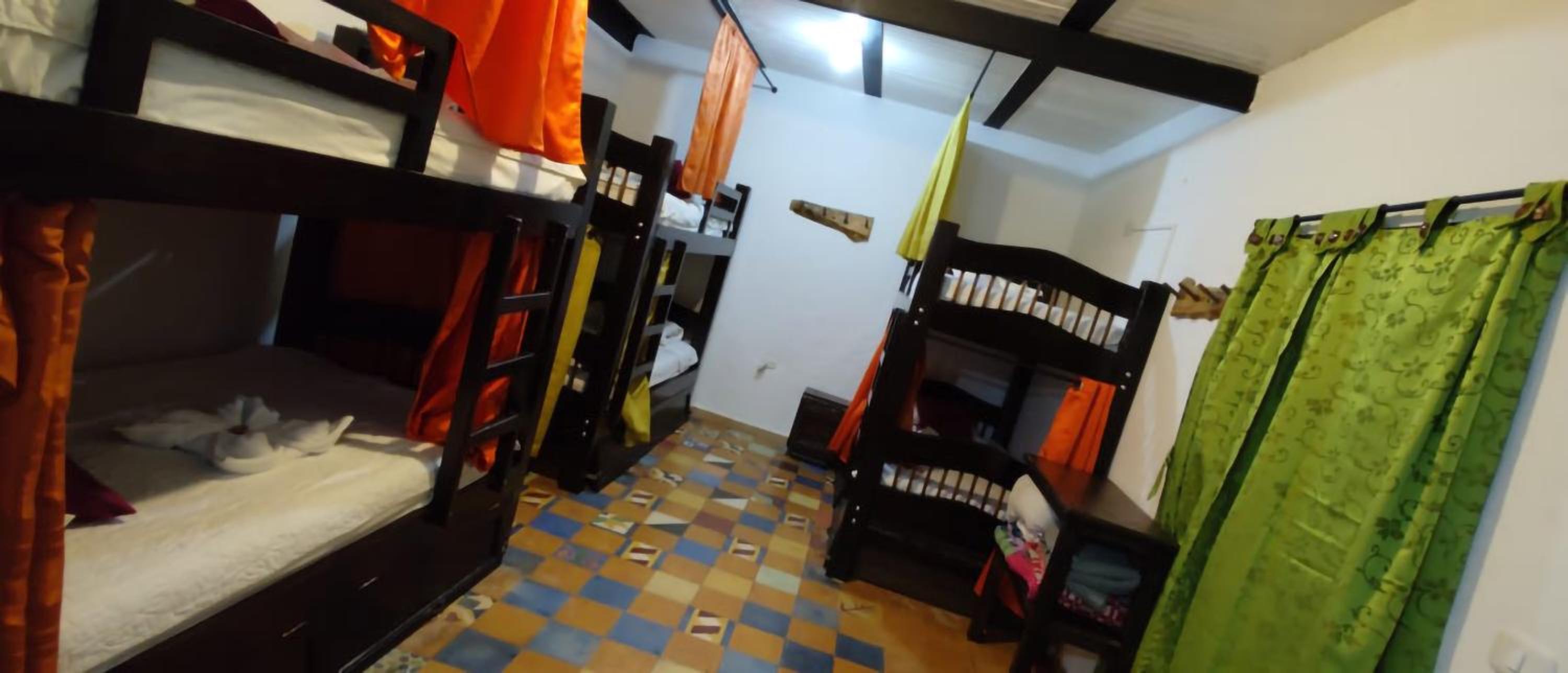 Bed in 6-Bed Mixed Dormitory Room photo 3