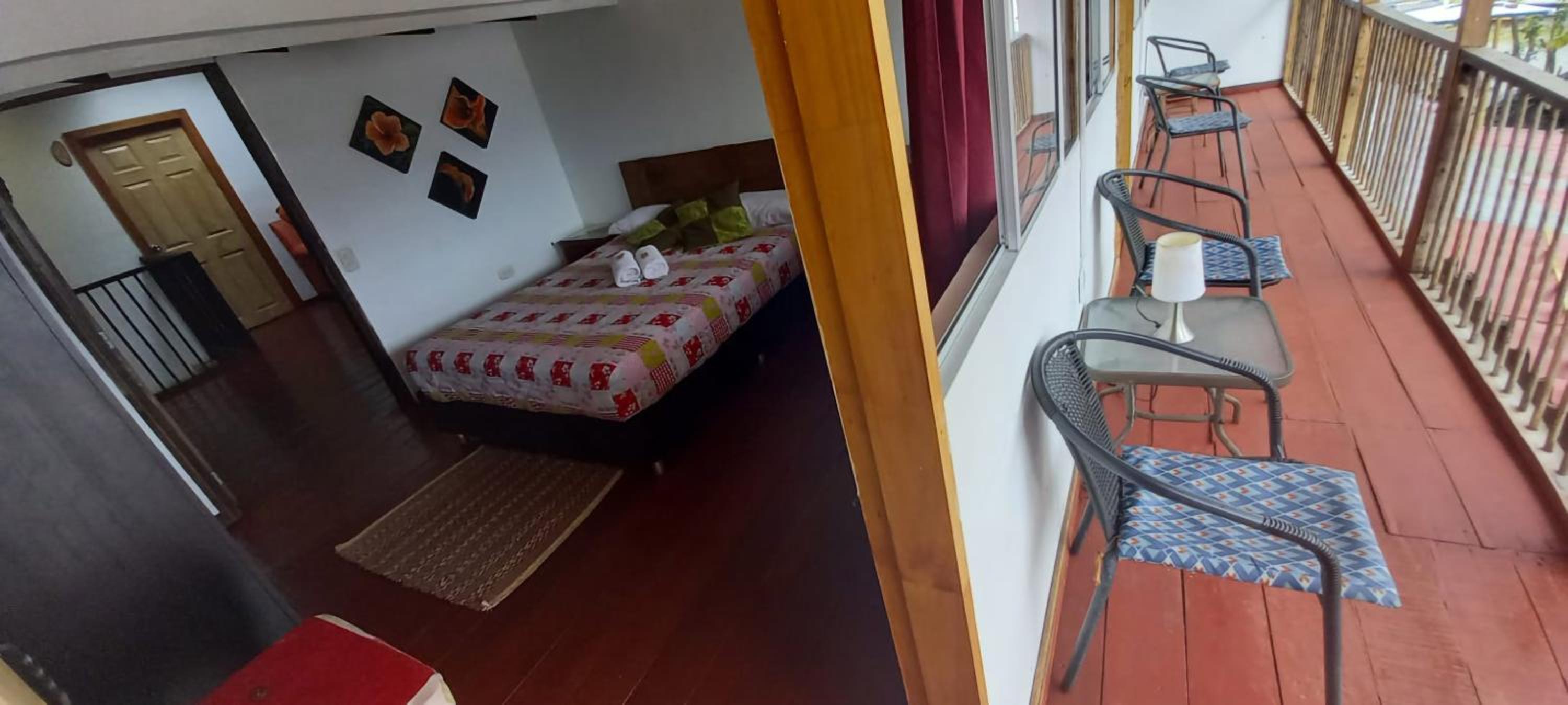 Private Double - Shared Bathroom - Balcony photo 2