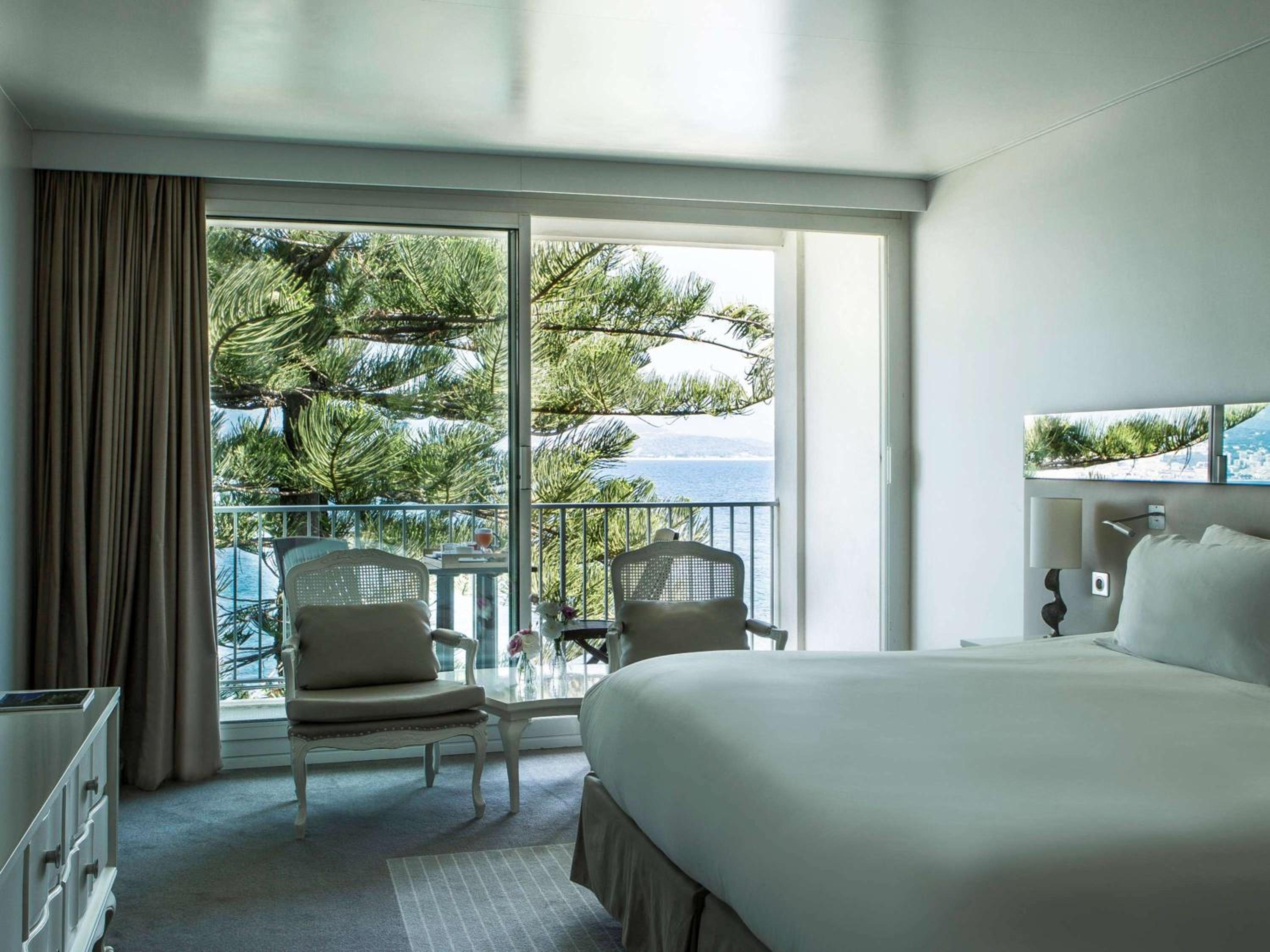 Superior Room with 1 King Bed - Photo 1