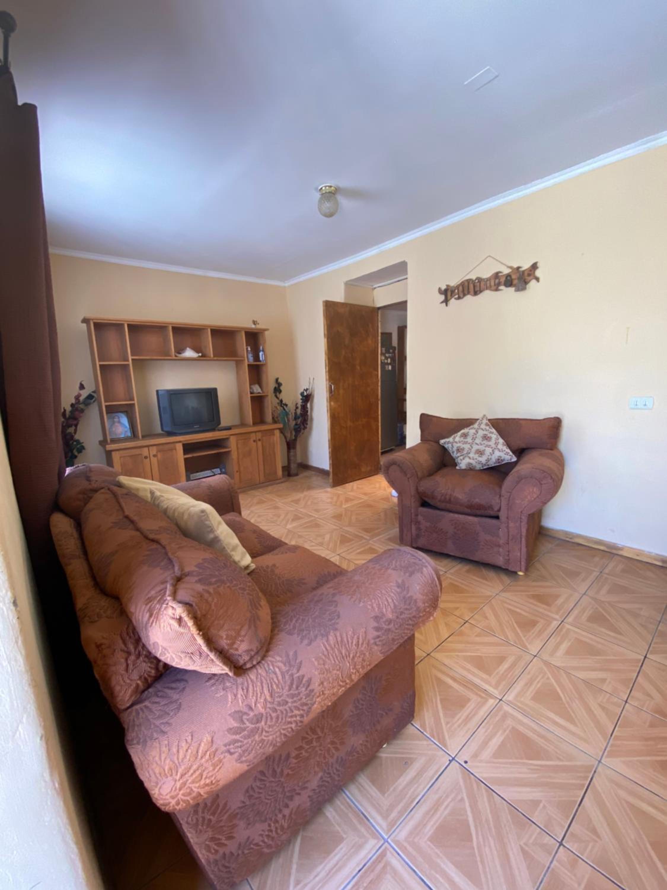 Five-Bedroom House photo 1
