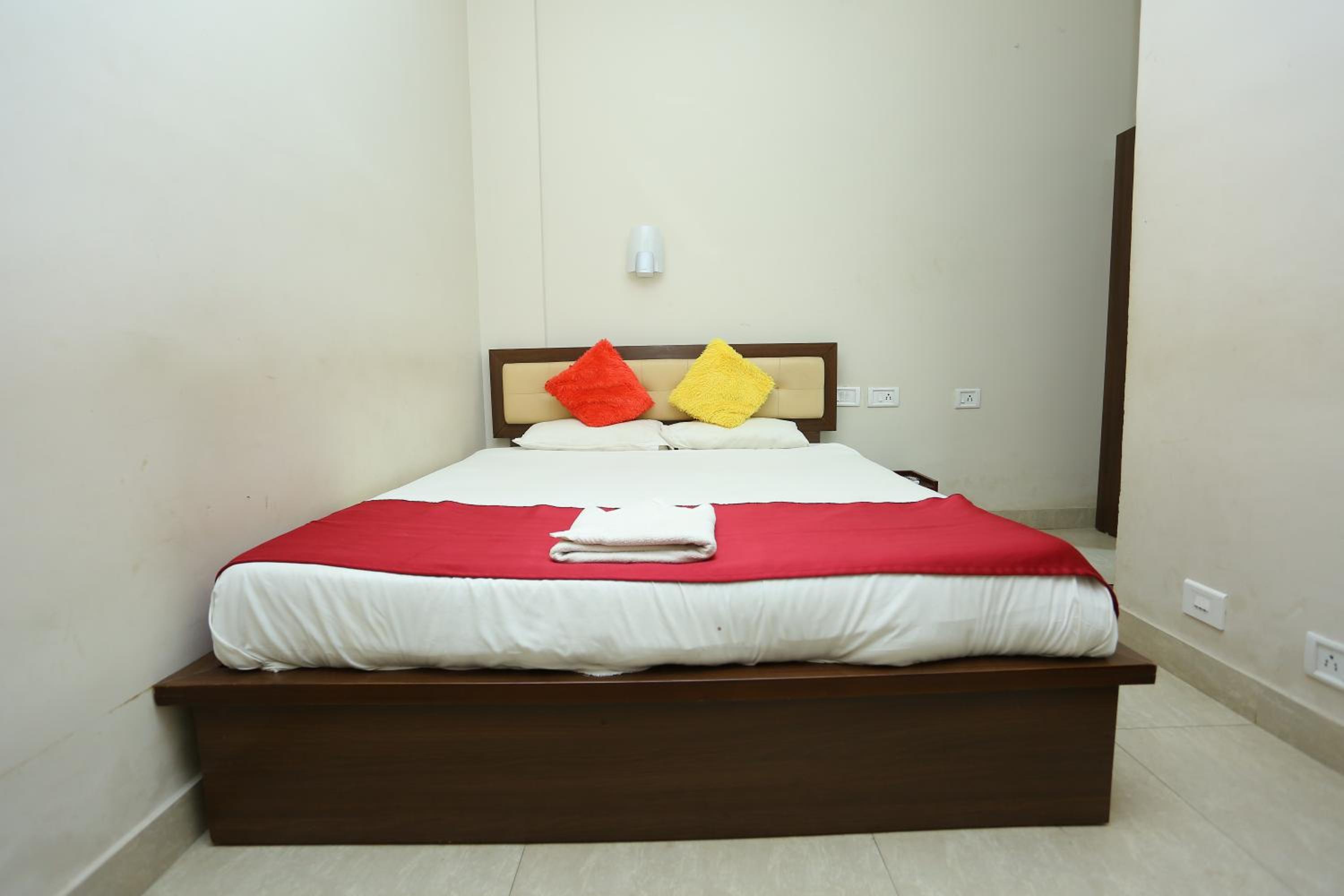 Standard Double Room with Fan - Photo 1