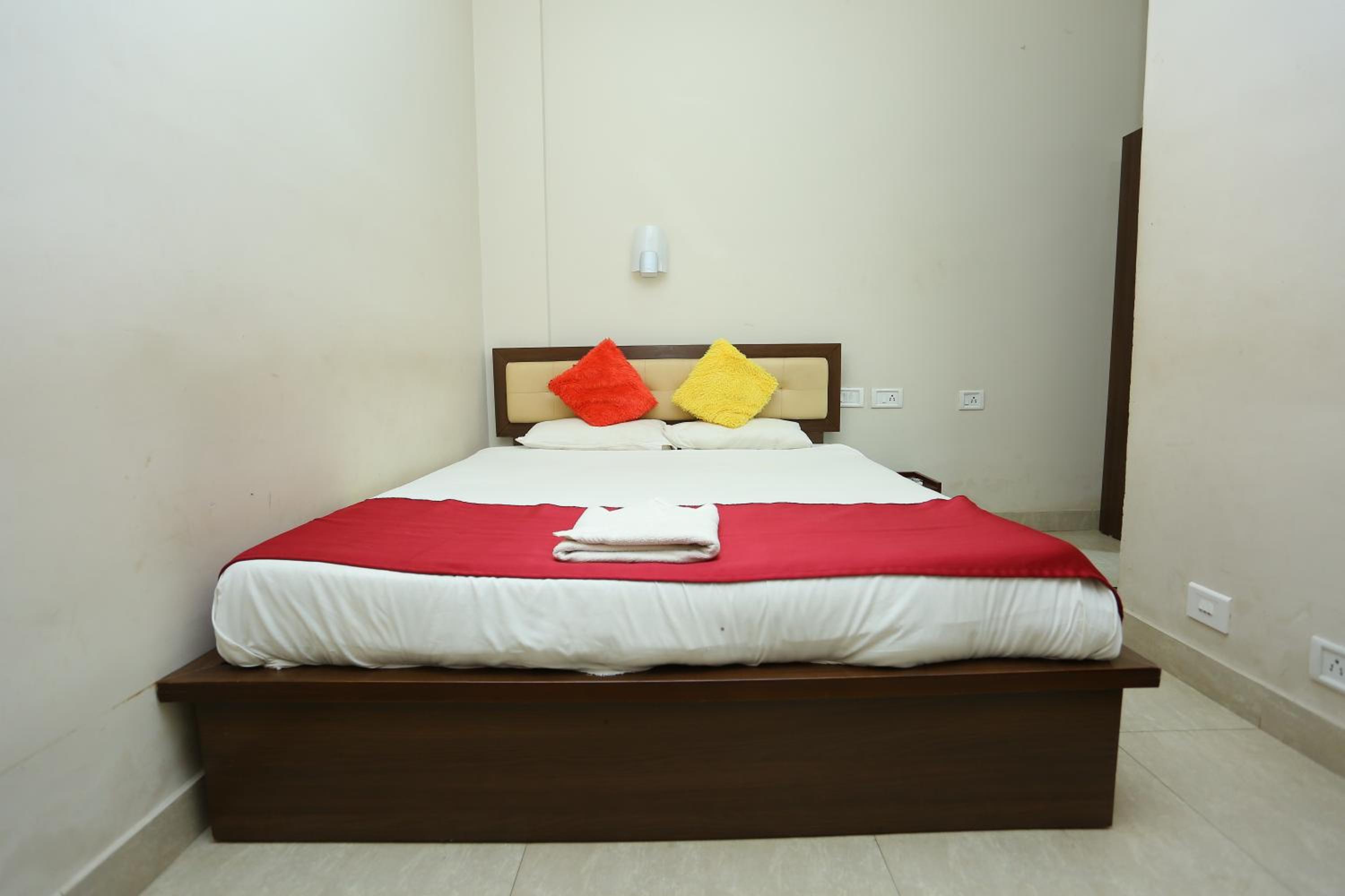 Standard Double Room with Fan - Photo 23