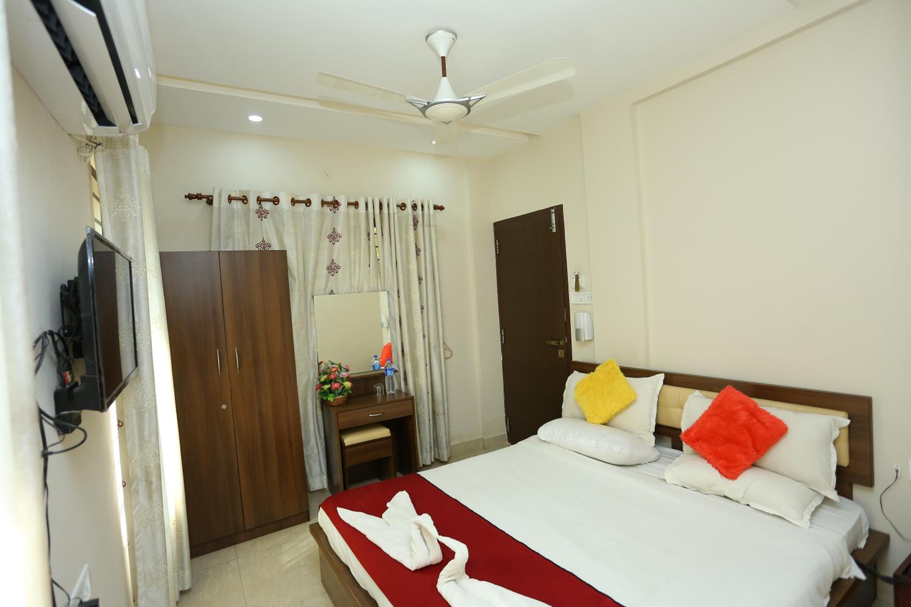 Standard Double Room - Photo 31
