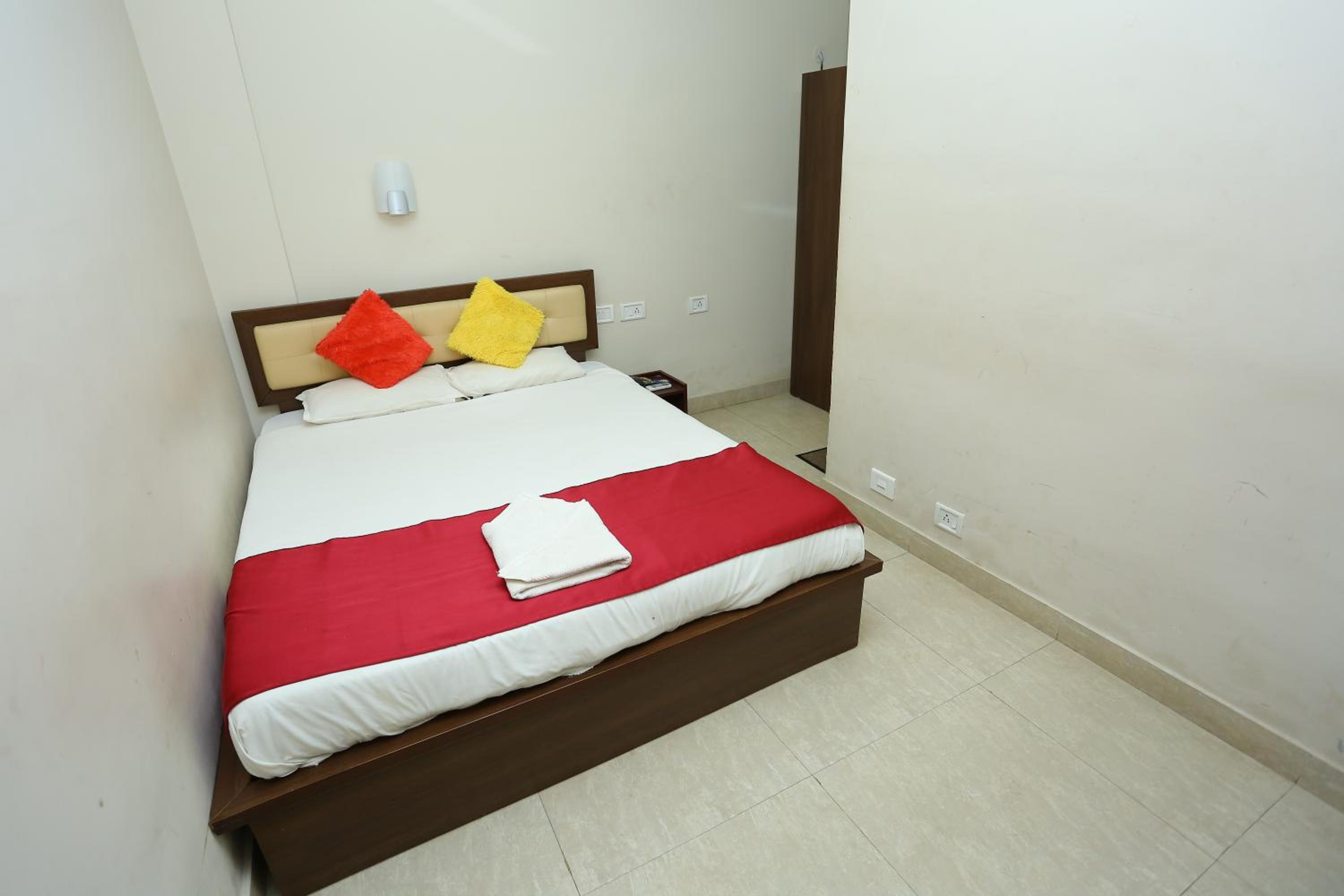 Standard Double Room with Fan - Photo 21