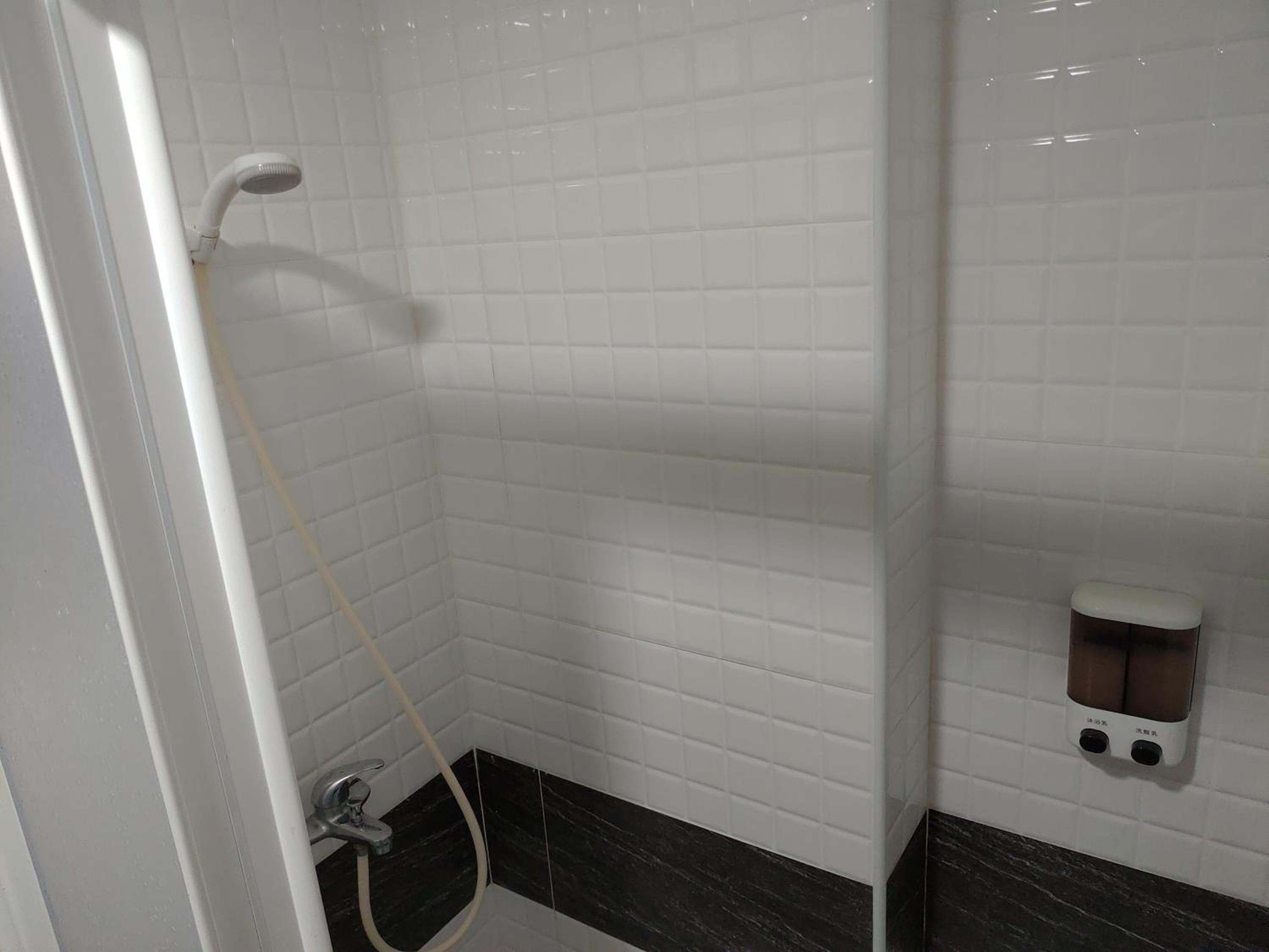 Quadruple Room with Private Bathroom photo 2