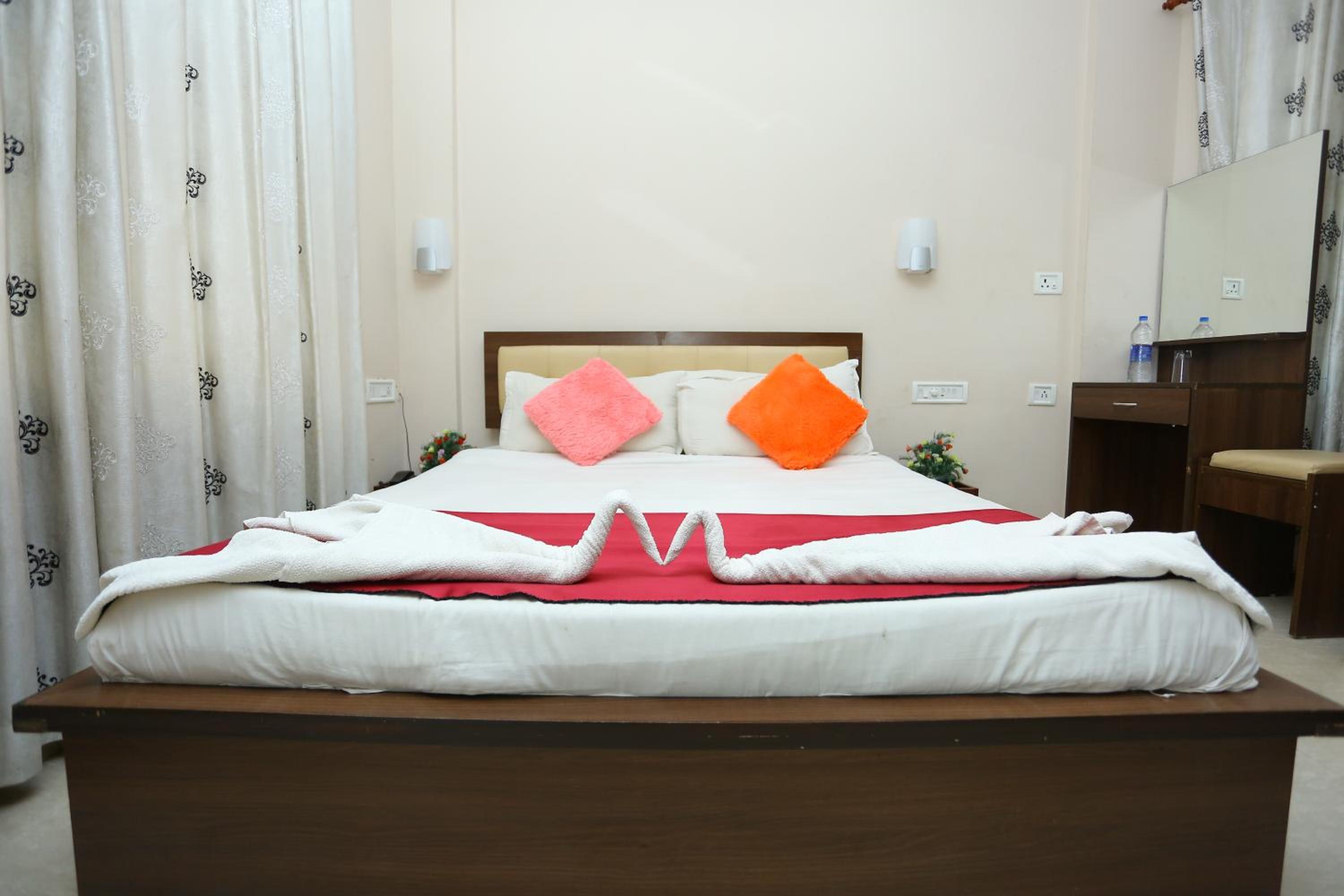 Standard Double Room with Fan - Photo 20