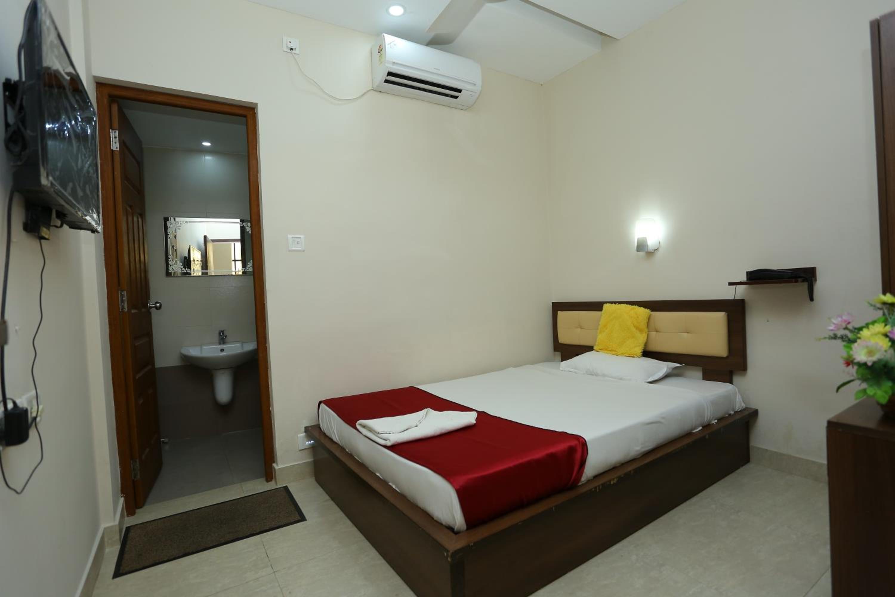 Standard Double Room with Fan - Photo 18