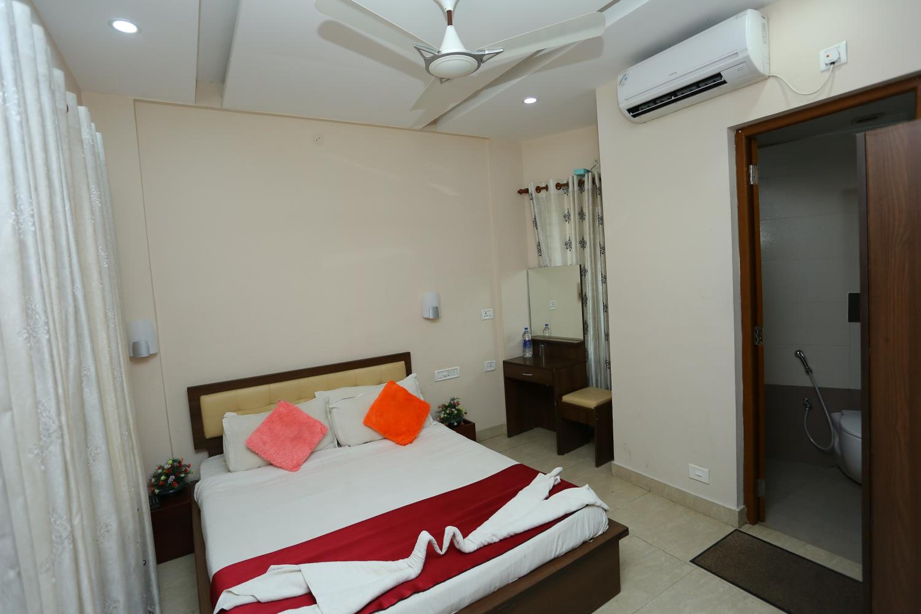 Standard Double Room - Photo 15