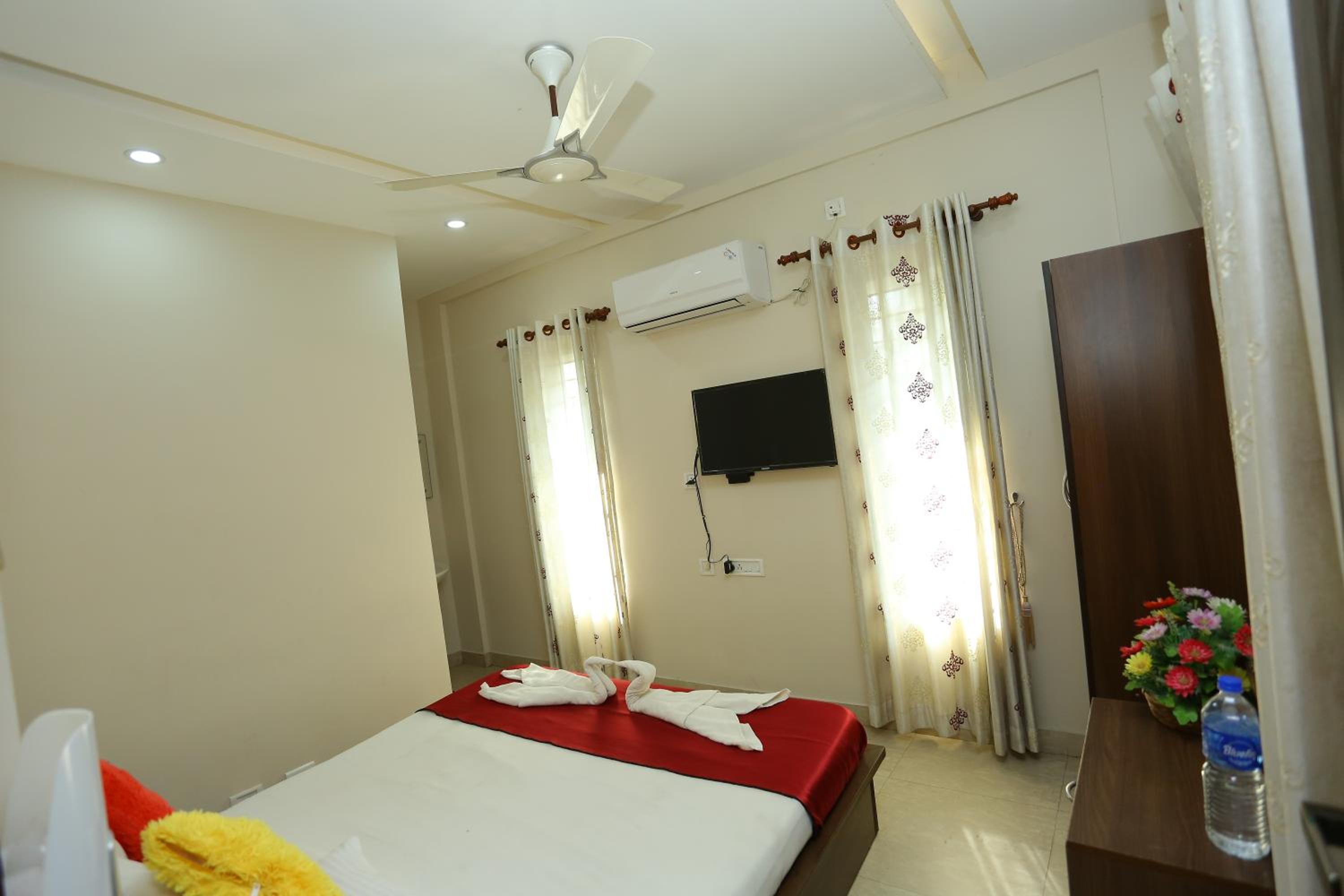 Standard Double Room - Photo 12