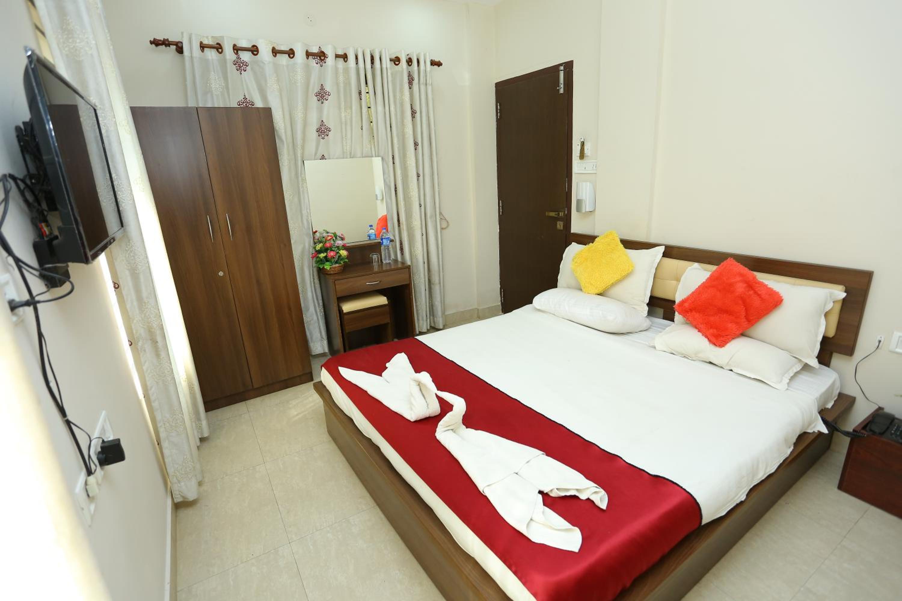 Standard Double Room with Fan - Photo 14