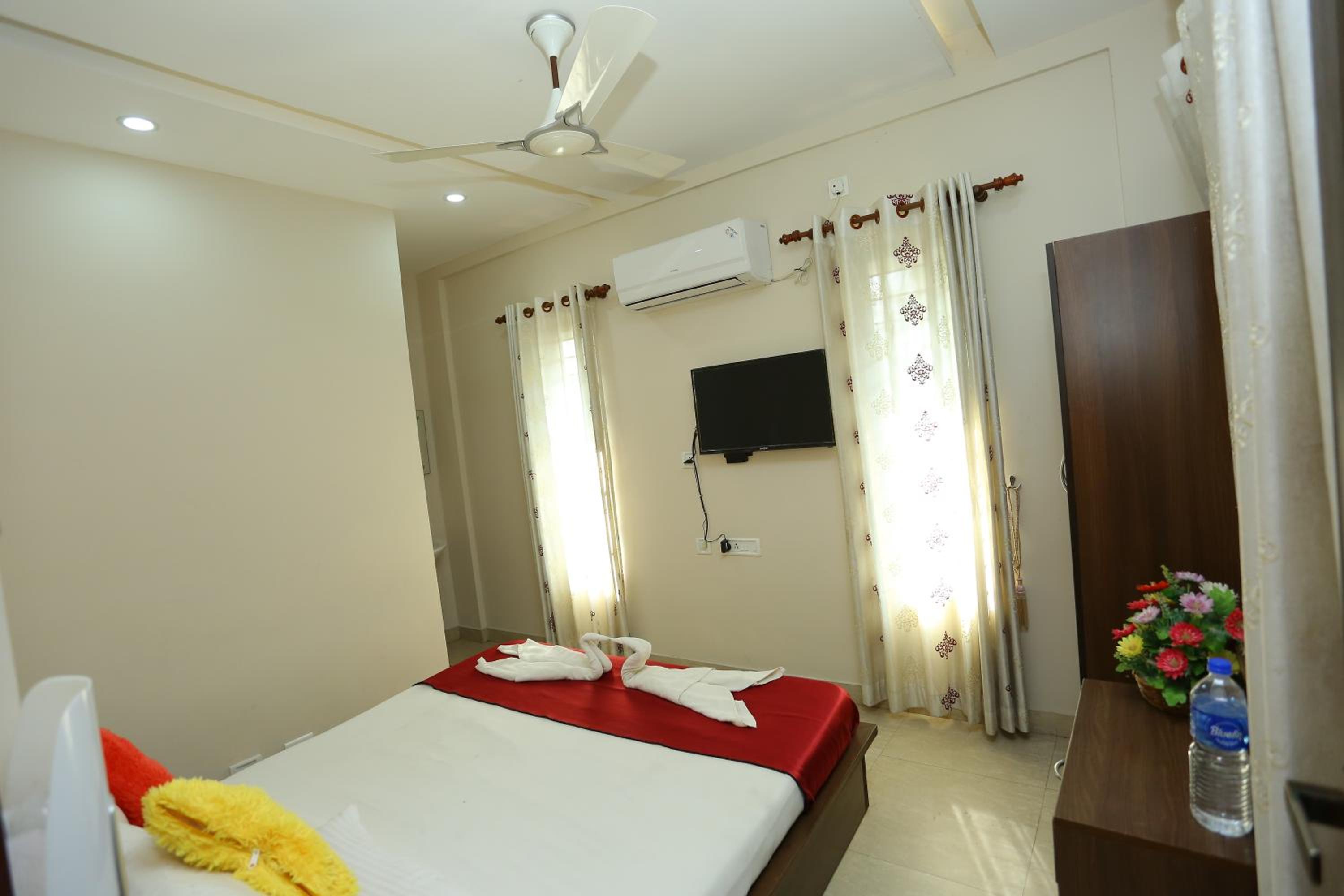 Standard Double Room with Fan - Photo 13