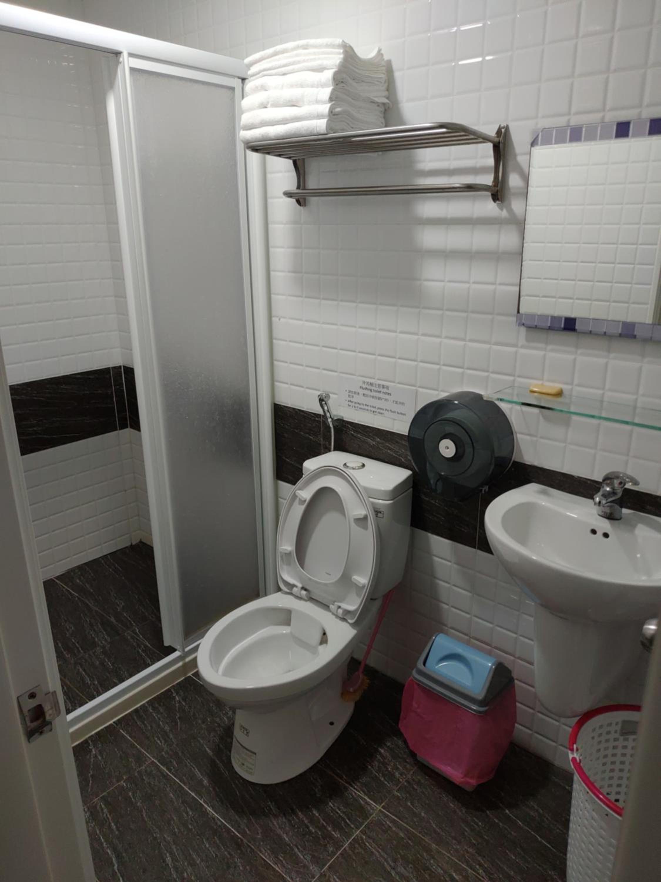 Quadruple Room with Private Bathroom photo 3