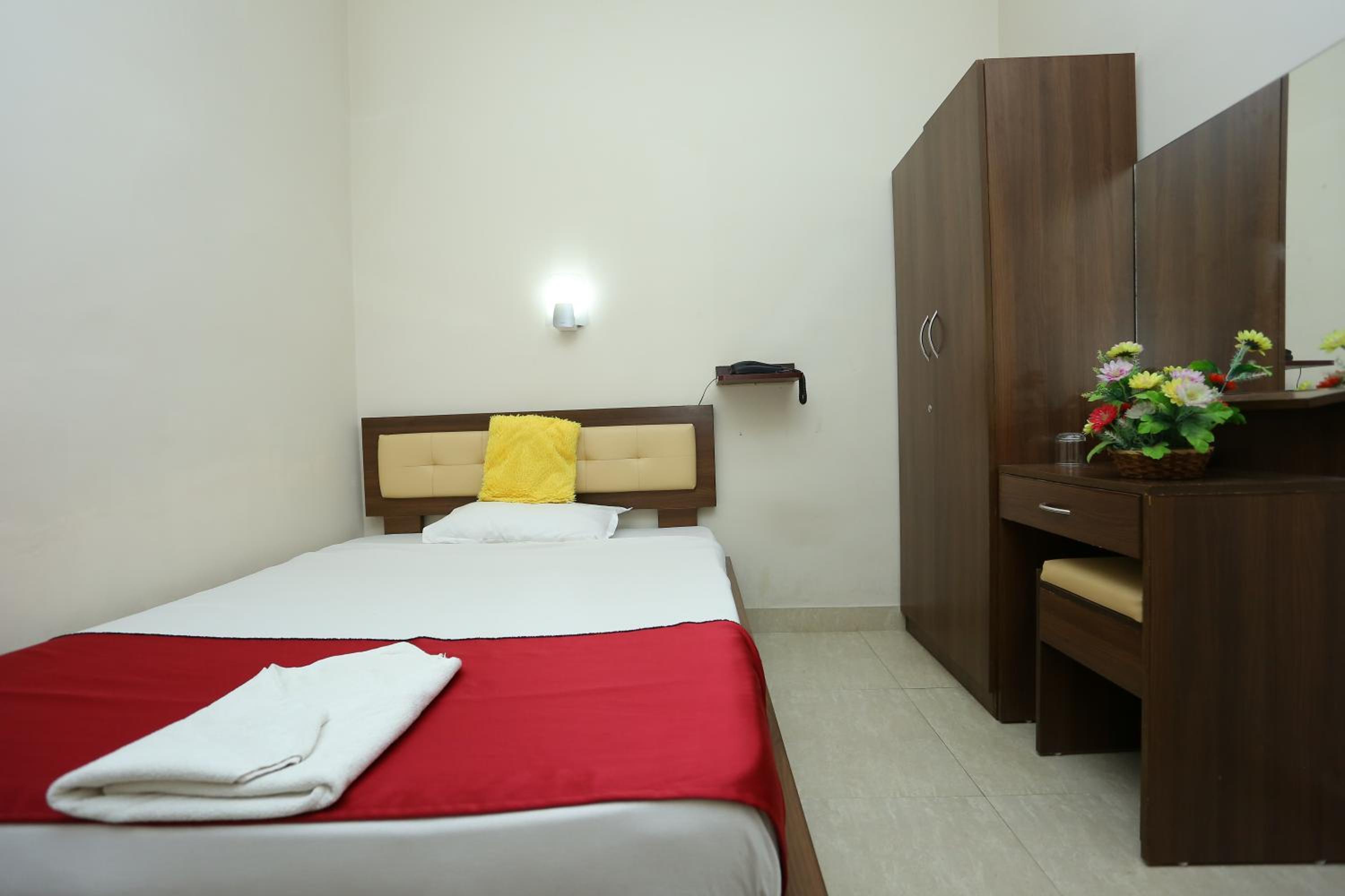 Standard Double Room with Fan - Photo 12
