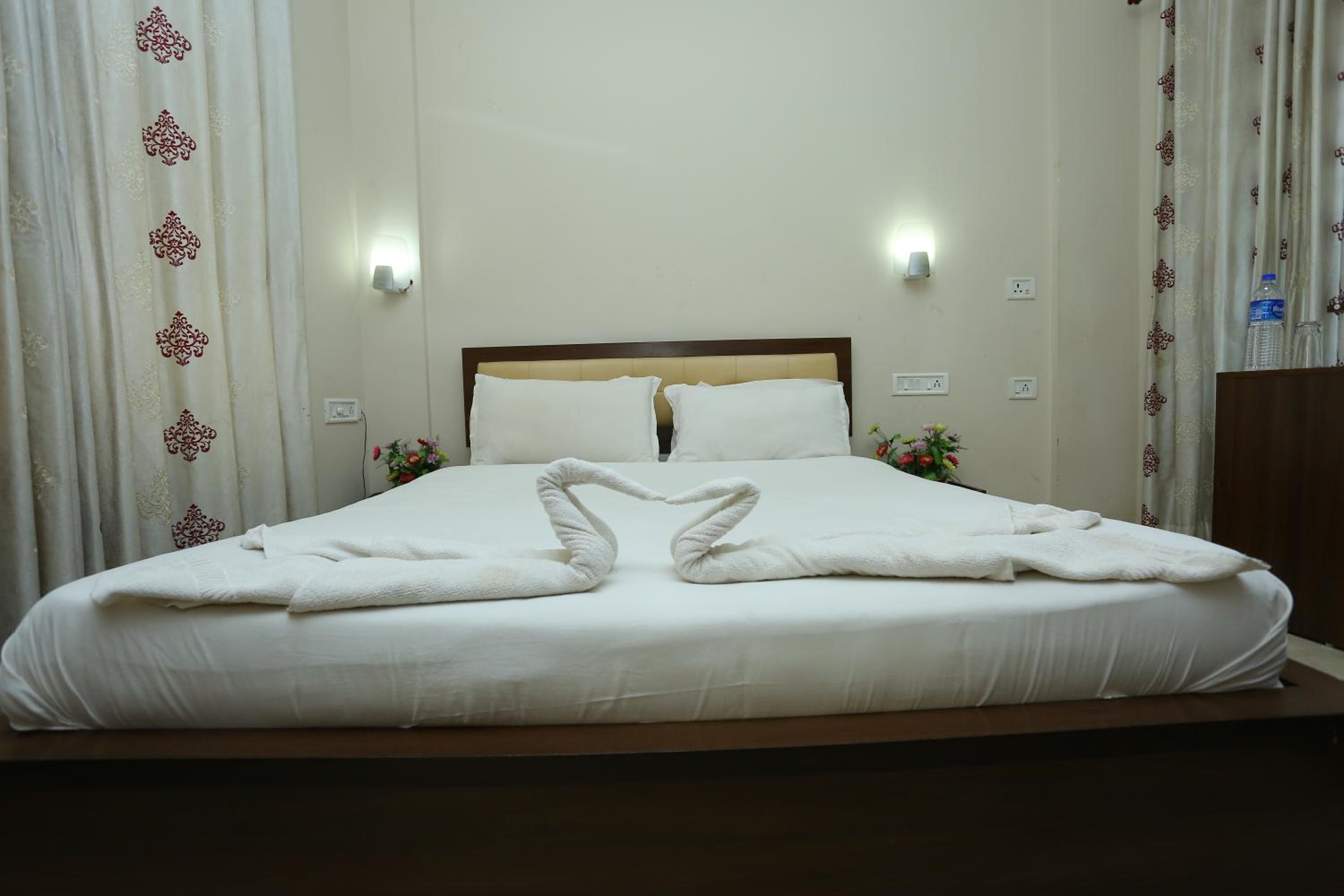 Standard Double Room with Fan - Photo 10