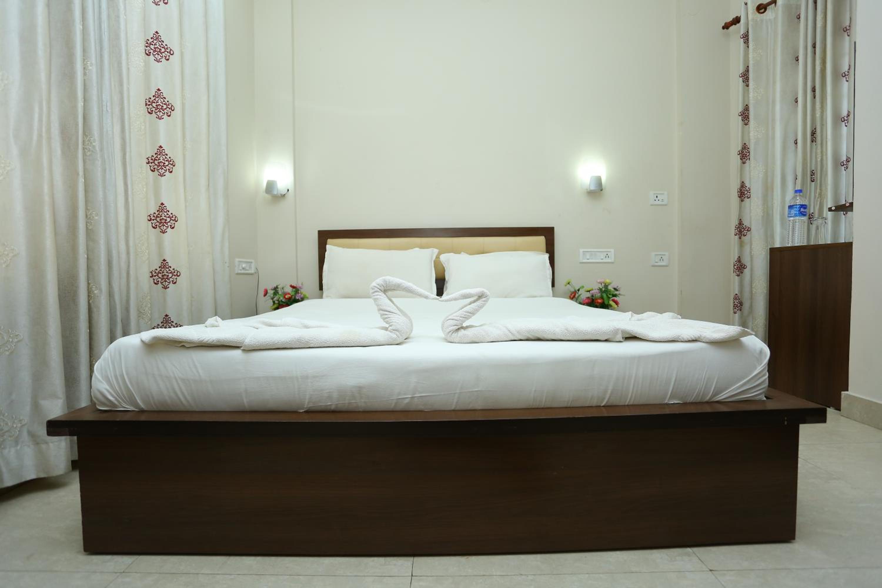 Standard Double Room with Fan - Photo 8