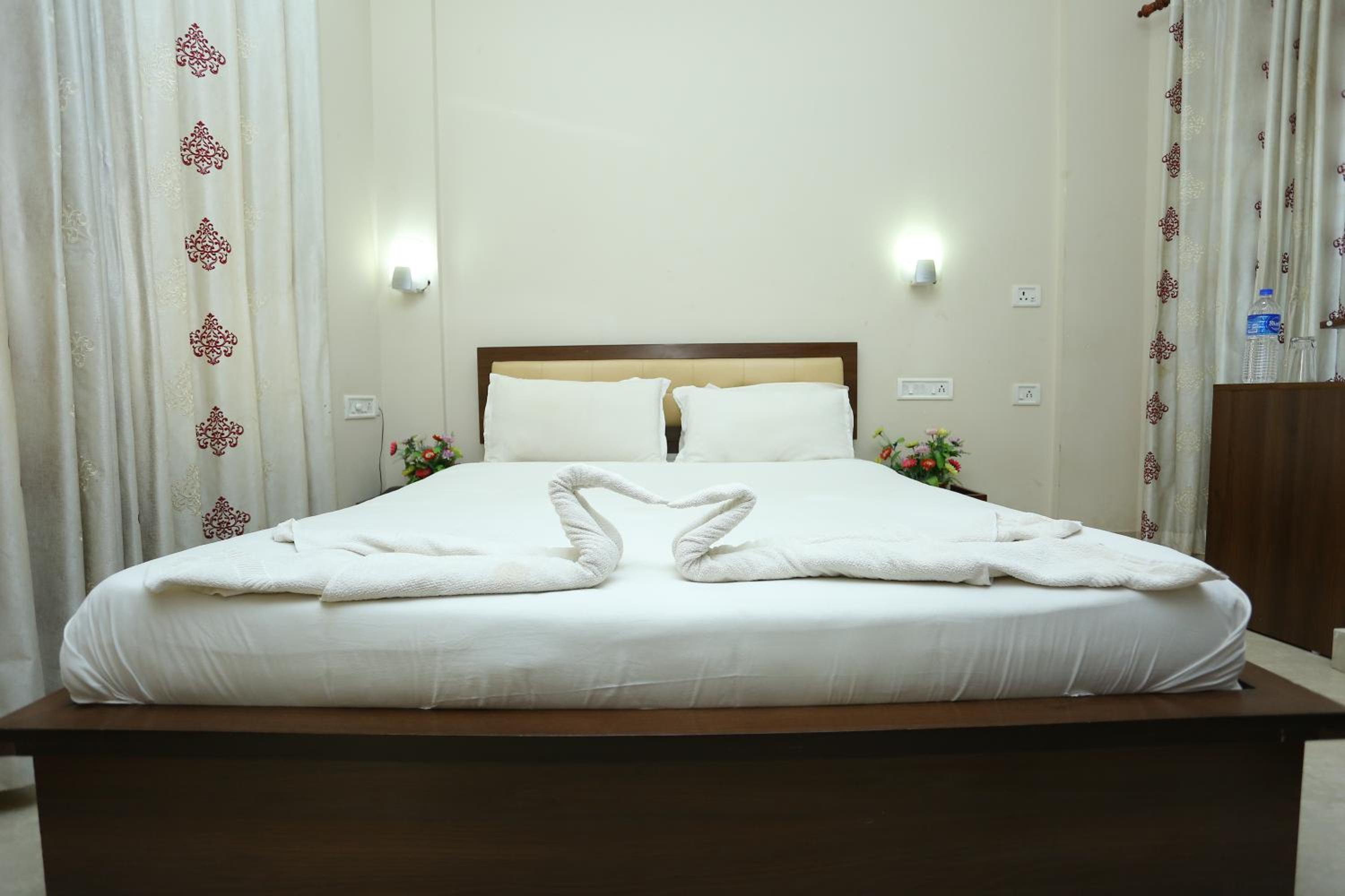 Standard Double Room with Fan - Photo 7