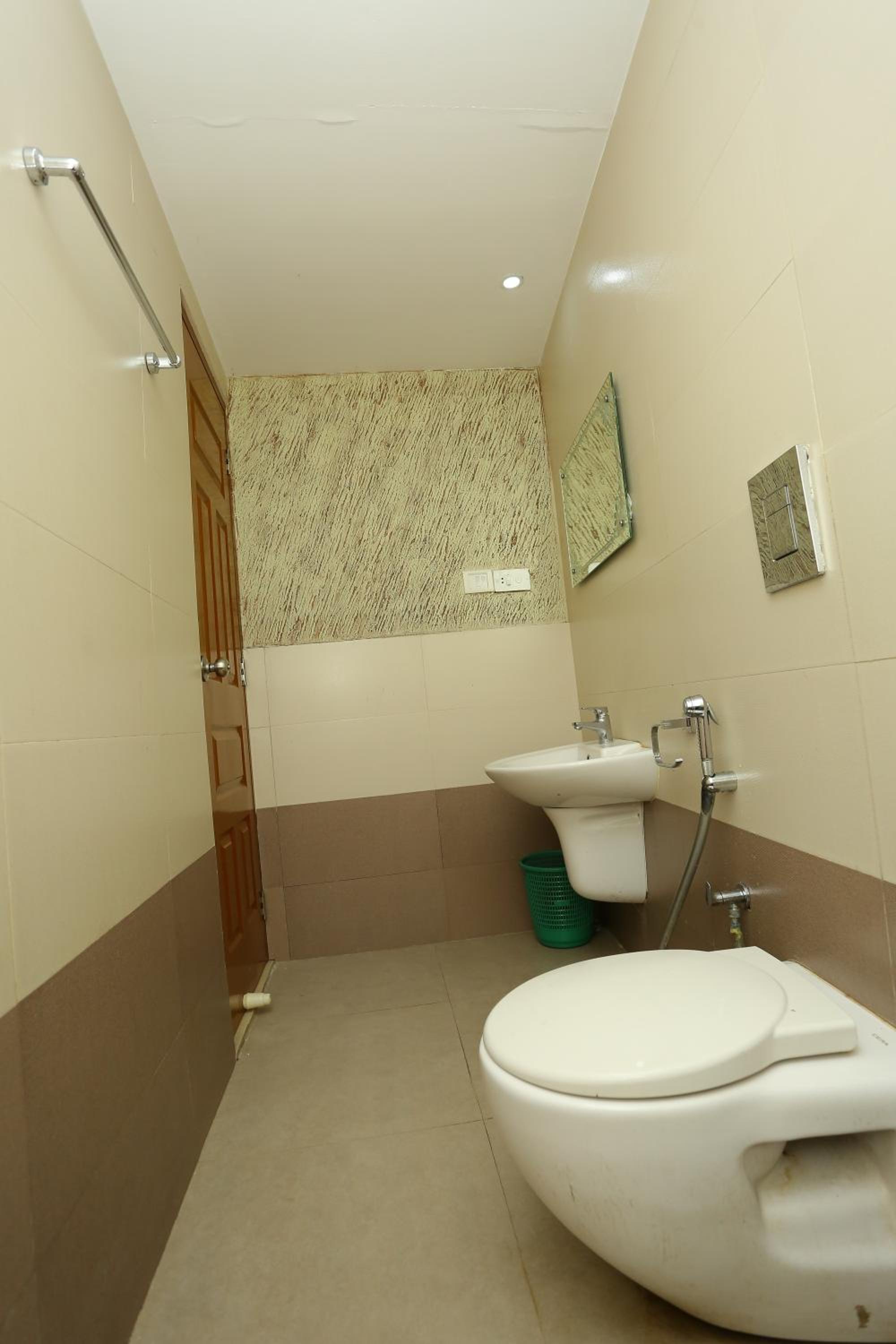 Standard Double Room with Fan - Photo 4
