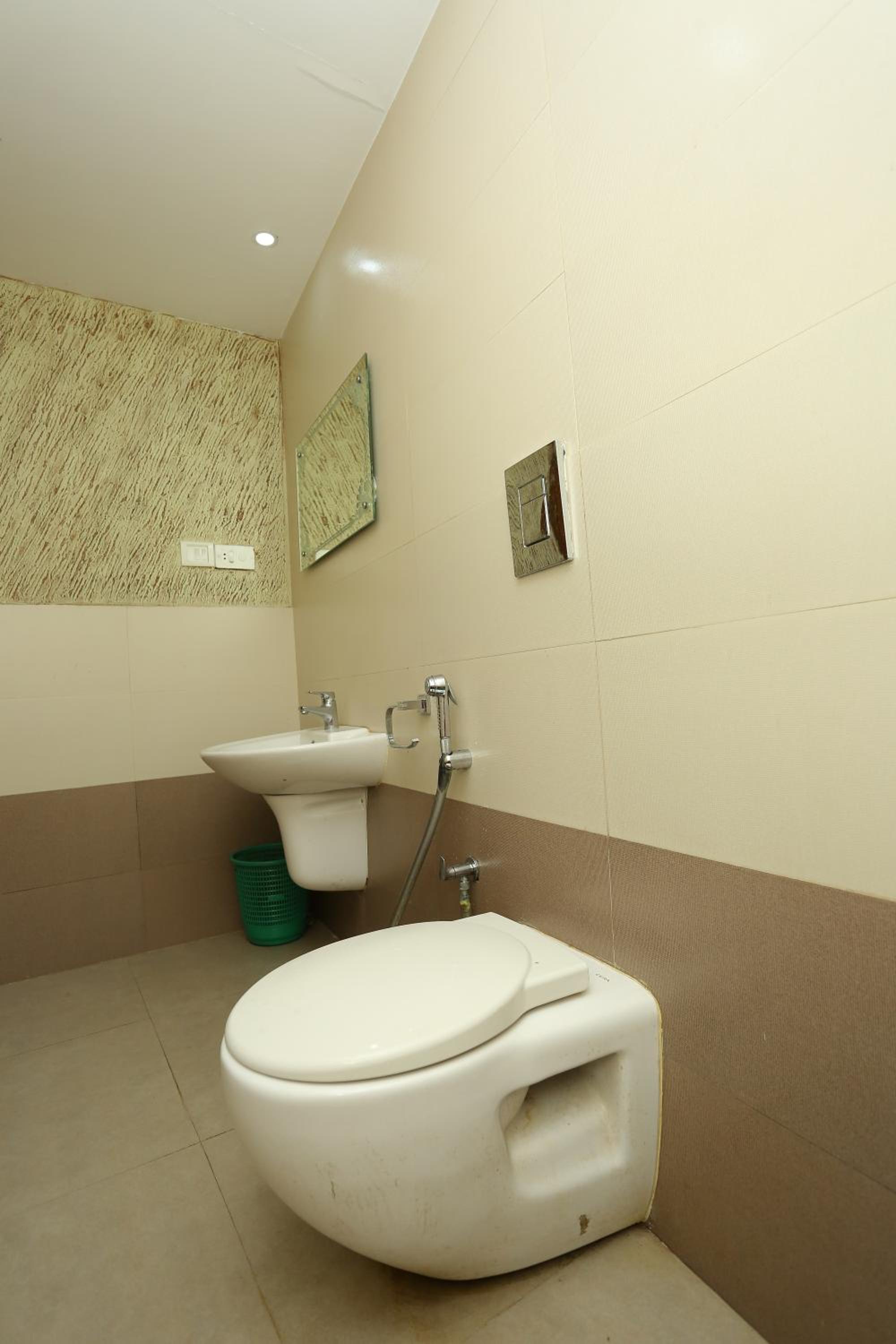Standard Double Room with Fan - Photo 3