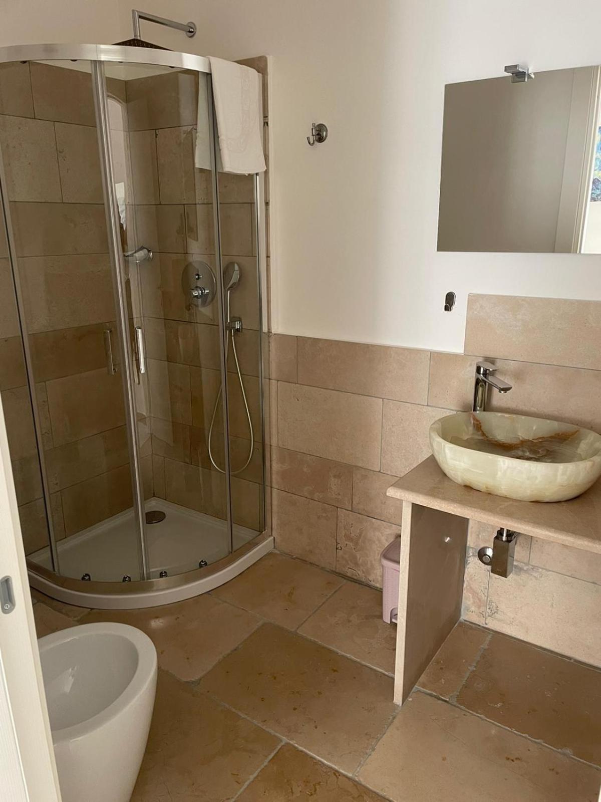 Deluxe Double Room with Balcony - Photo 5