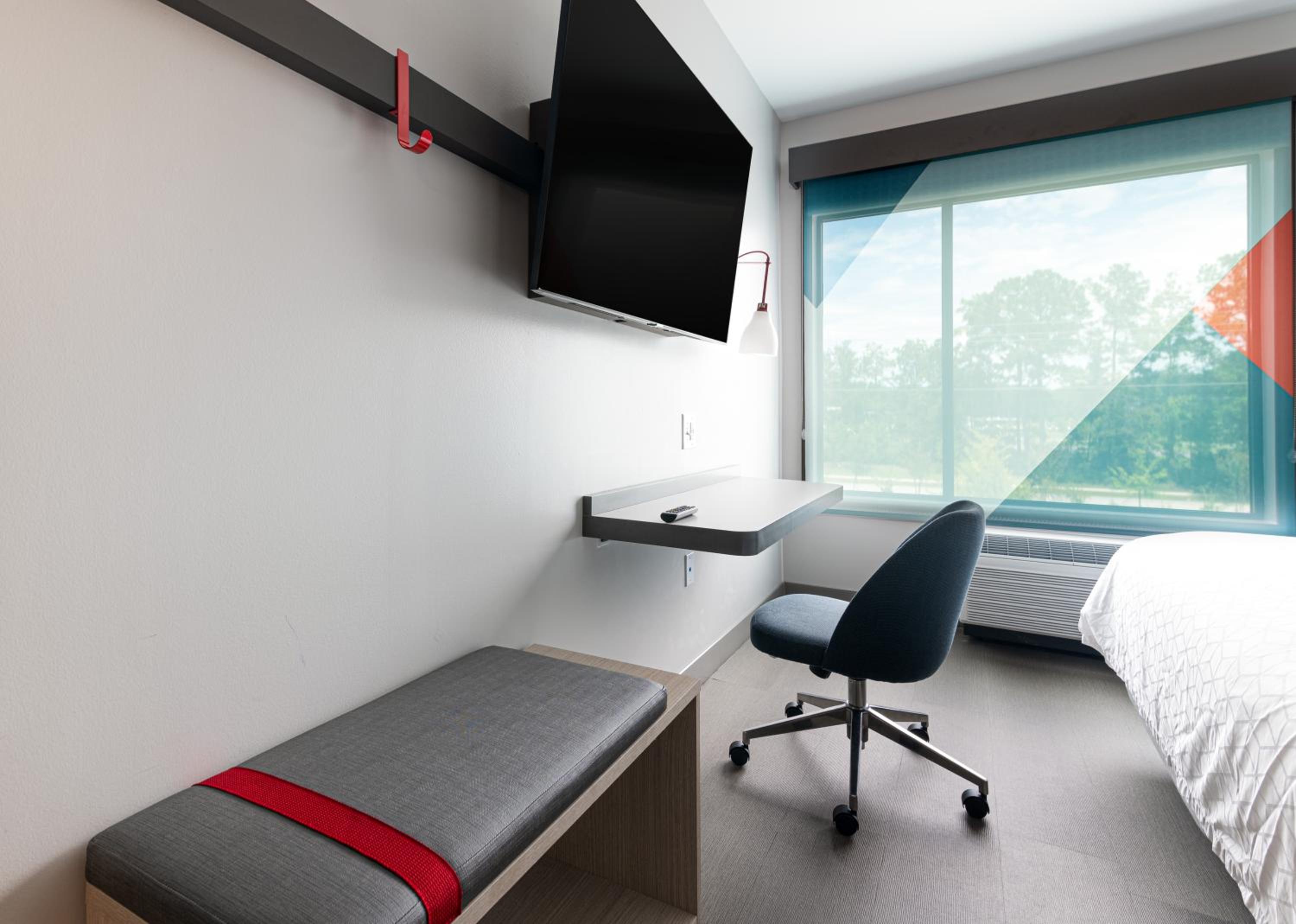 King Room - Hearing Accessible/Non-Smoking  - Photo 9