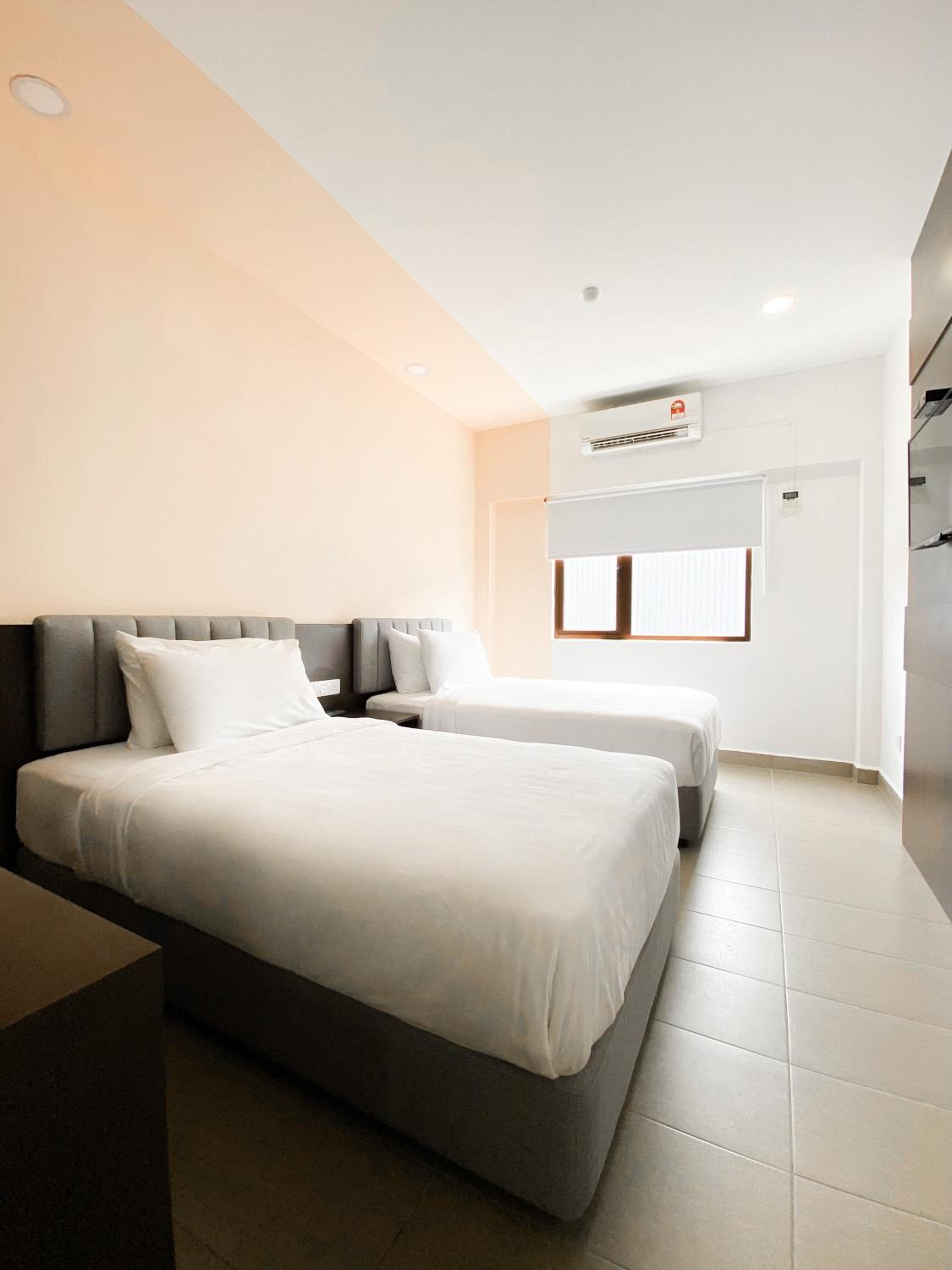 Standard Twin Room - Photo 6