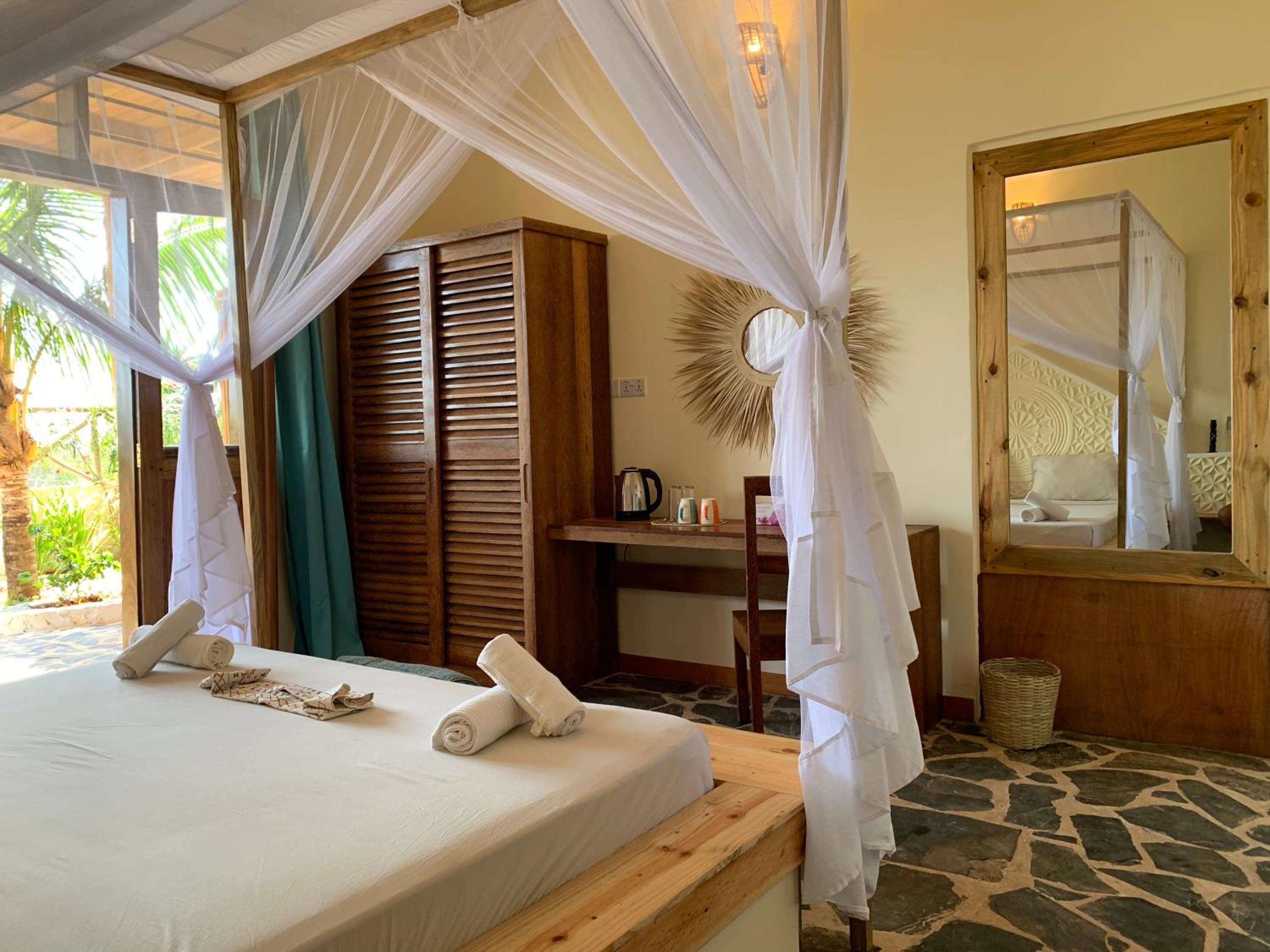 Double Room with Sea View - Photo 2