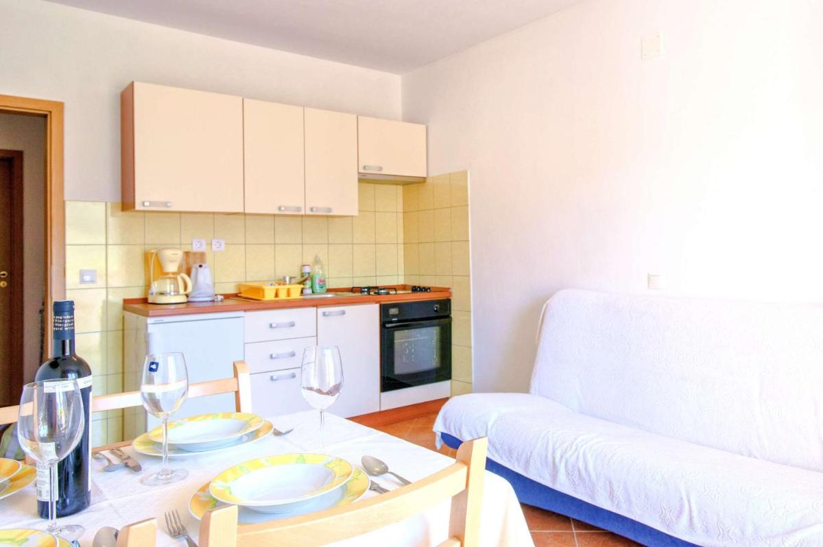 One-Bedroom Apartment with Balcony and City View - Photo 10