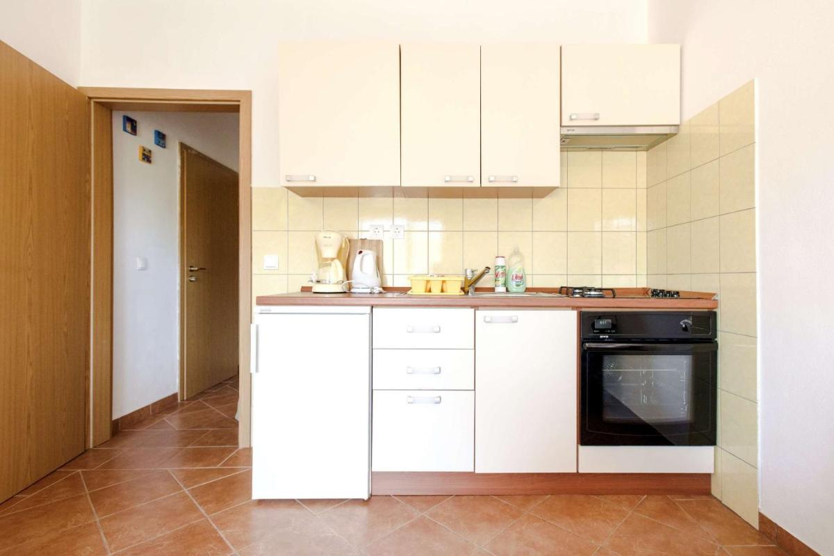 One-Bedroom Apartment with Balcony and City View - Photo 7