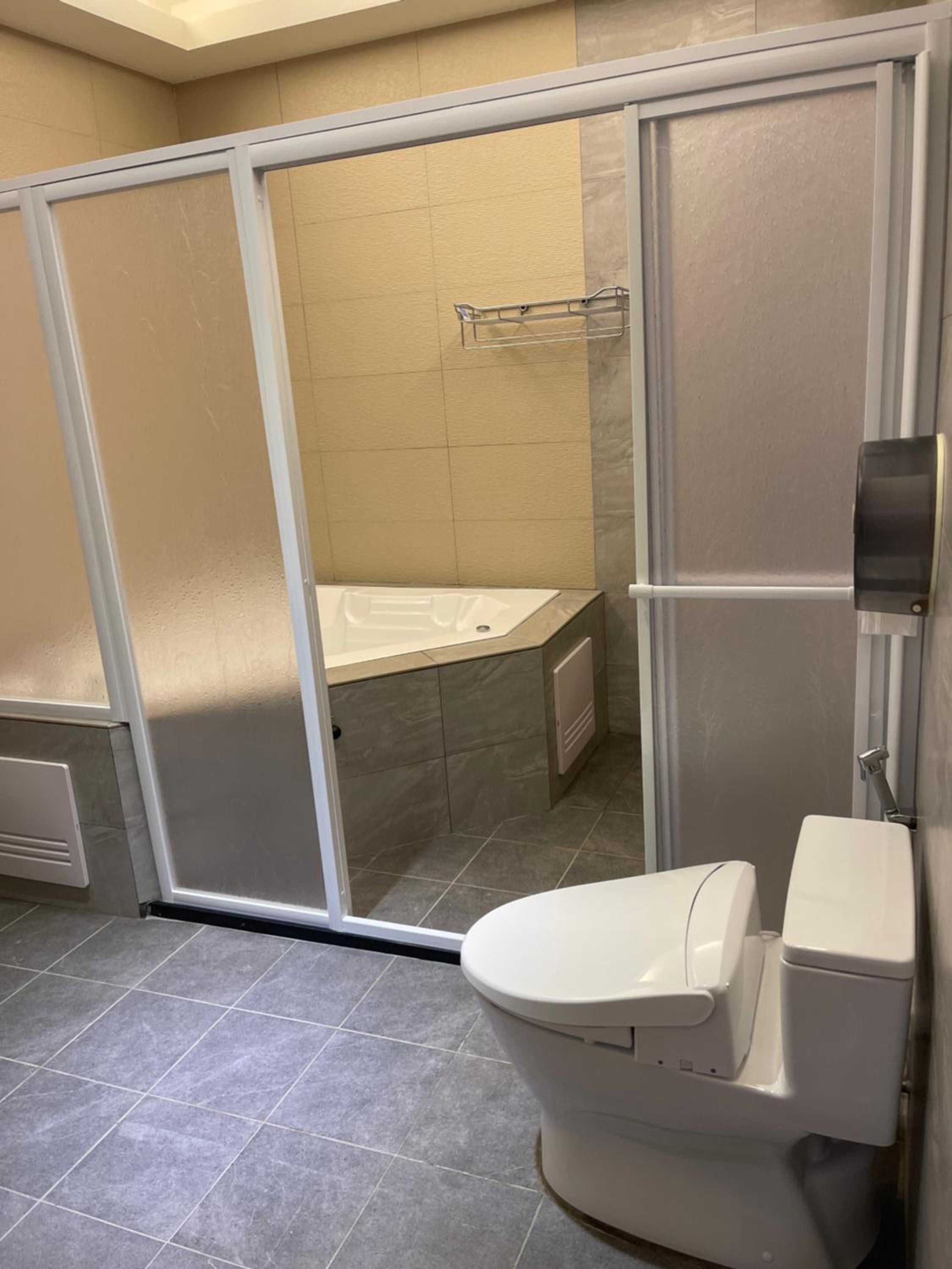 Quadruple Room with Bath photo 3