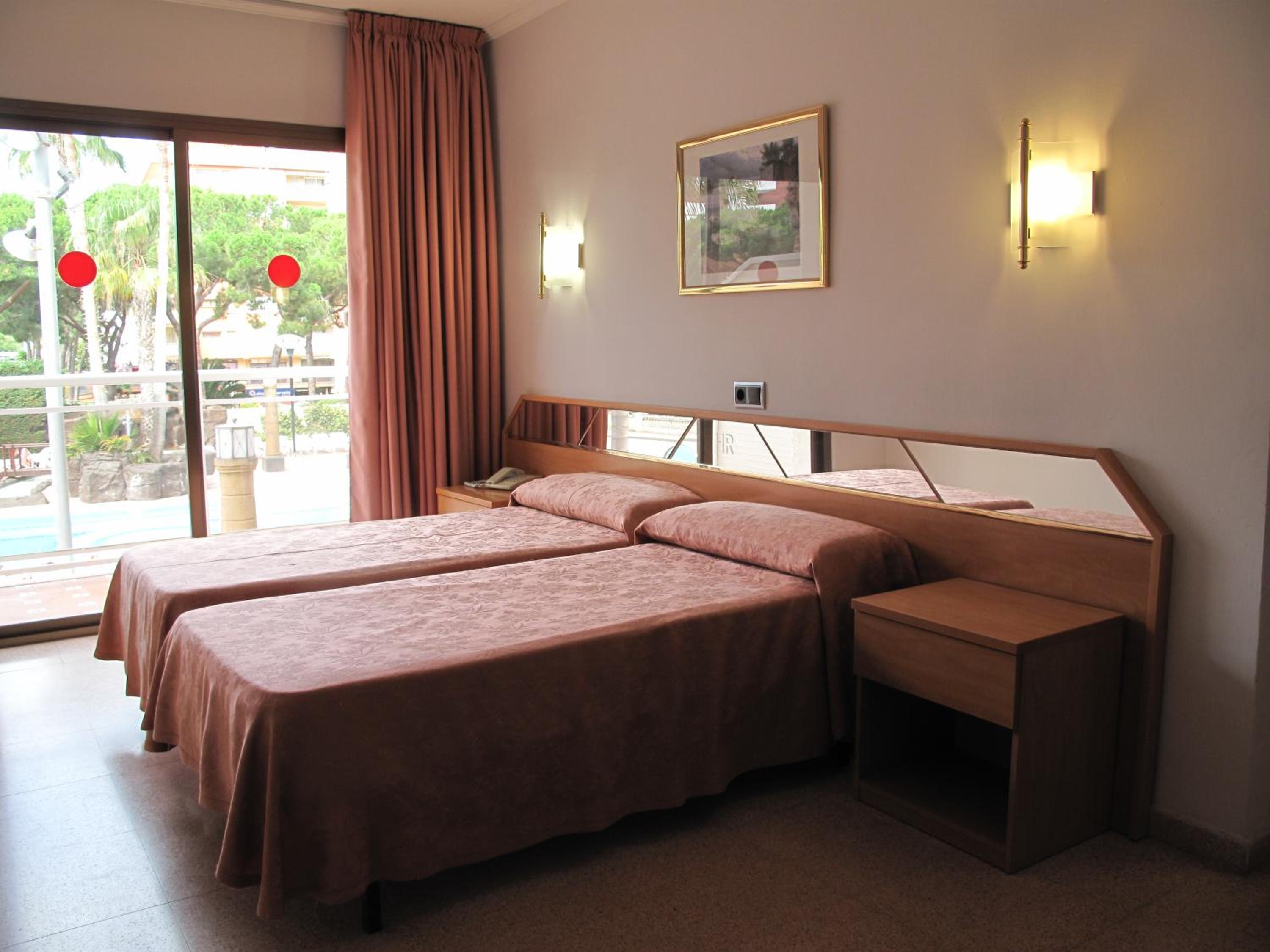 Double or Twin Room - Photo 3