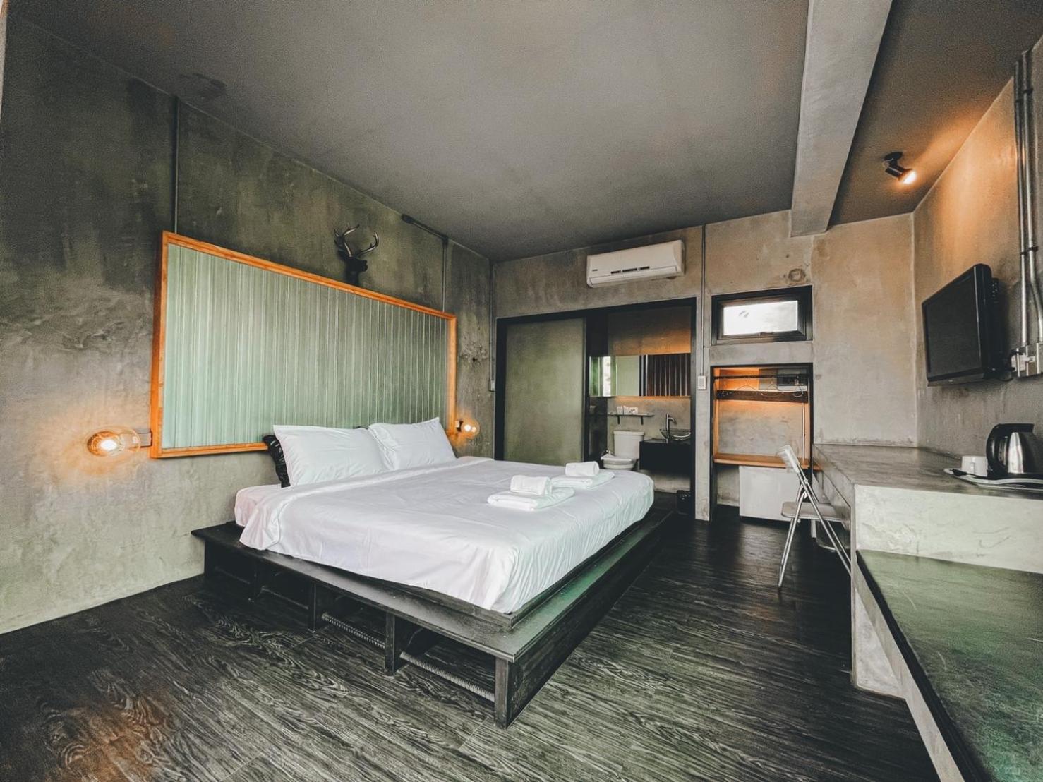 Deluxe King Room - Photo 1