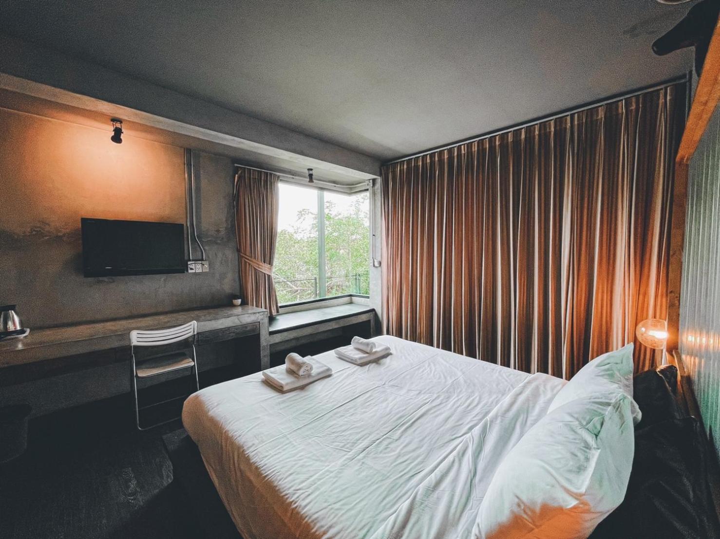 Deluxe King Room - Photo 4