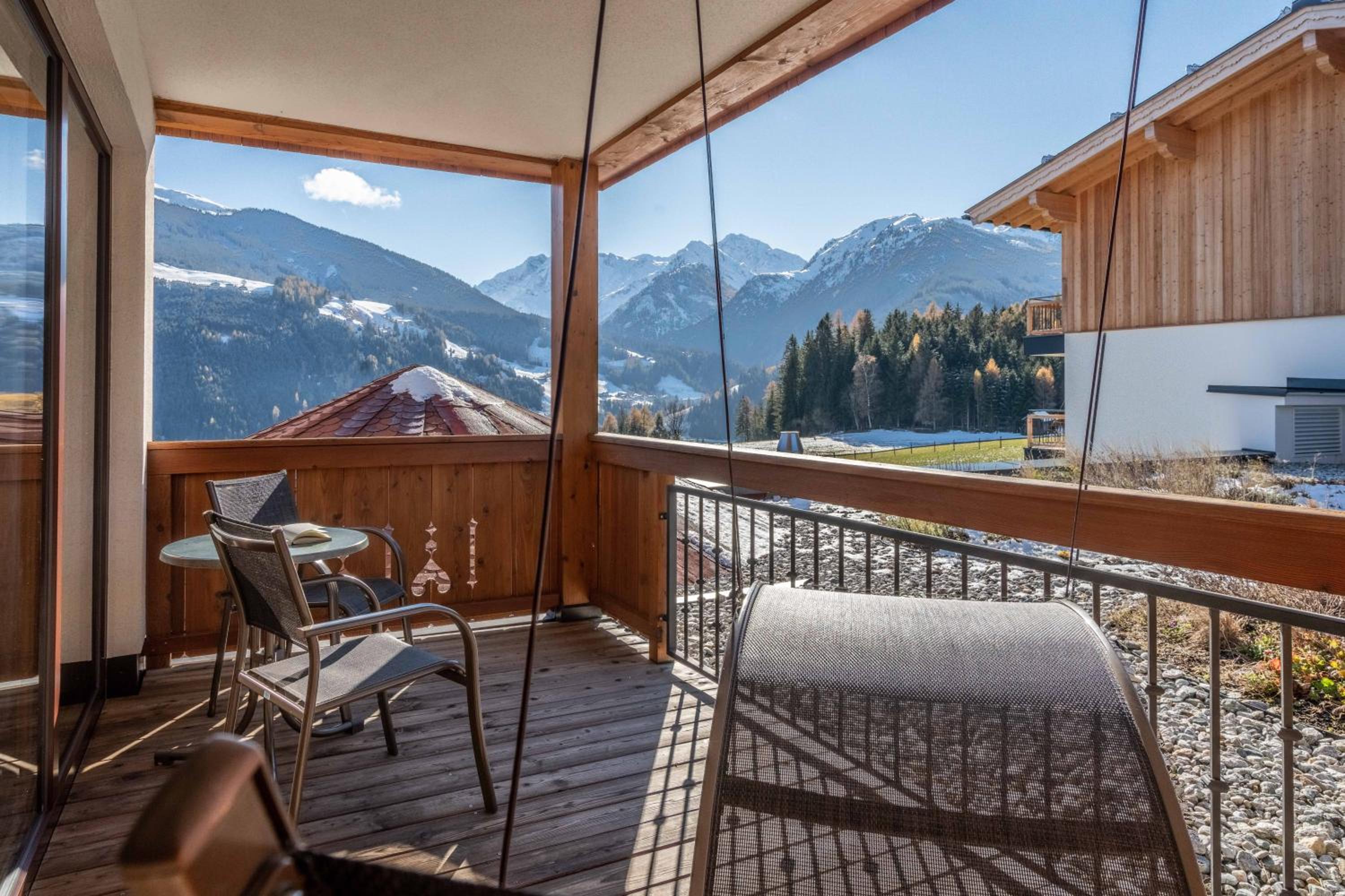 Deluxe Double Room with Balcony - Photo 3