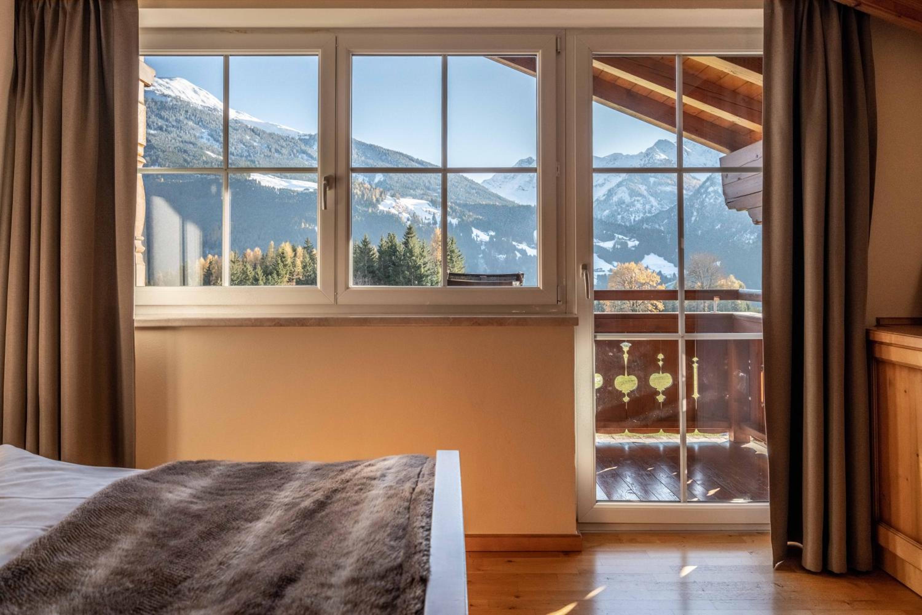 Suite with Mountain View - Photo 2