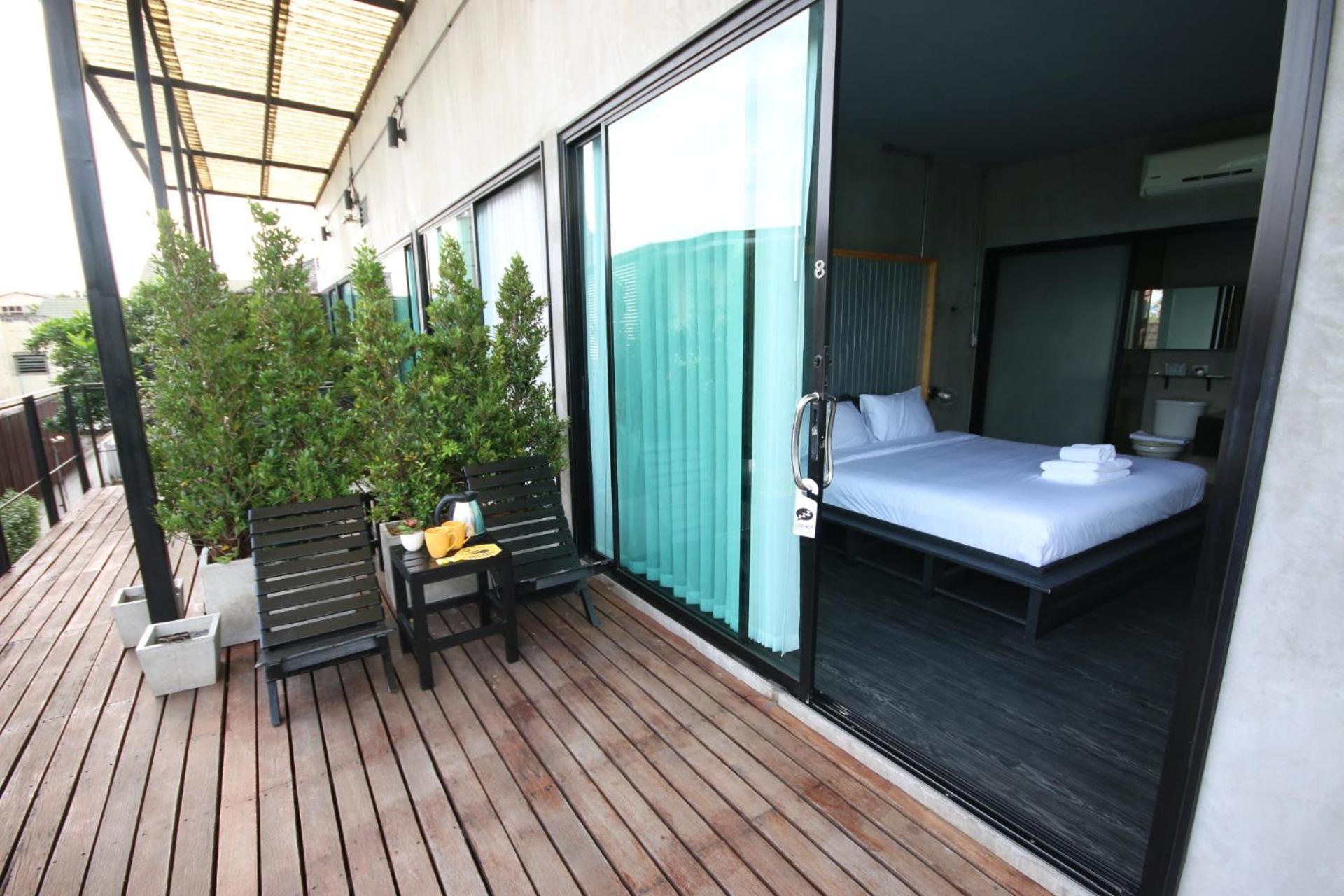 Deluxe King Room - Photo 3