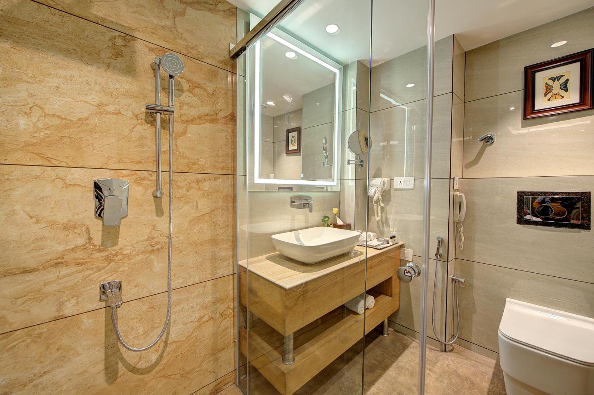 Deluxe King Room - Photo 2