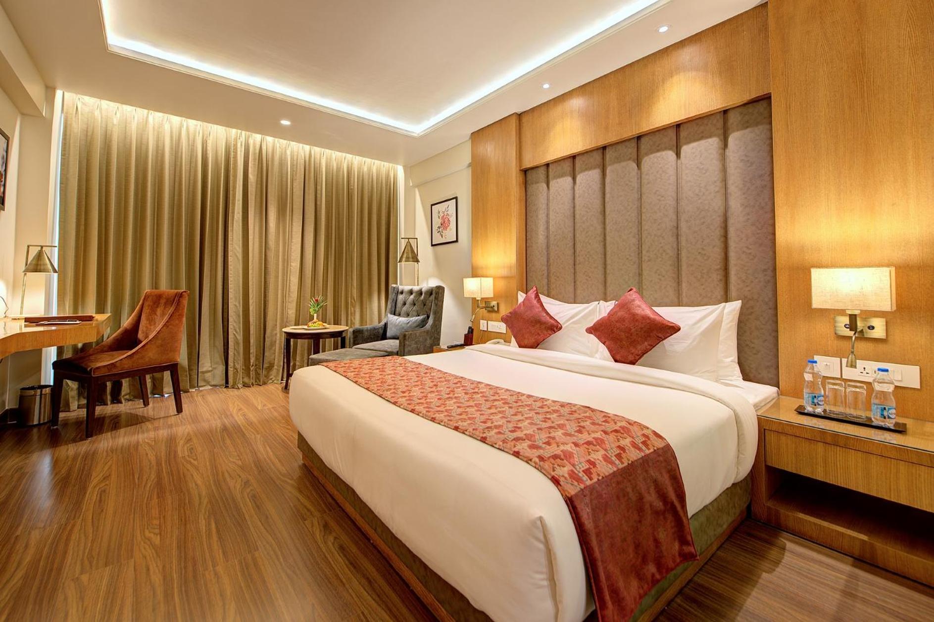 Deluxe King Room - Photo 4