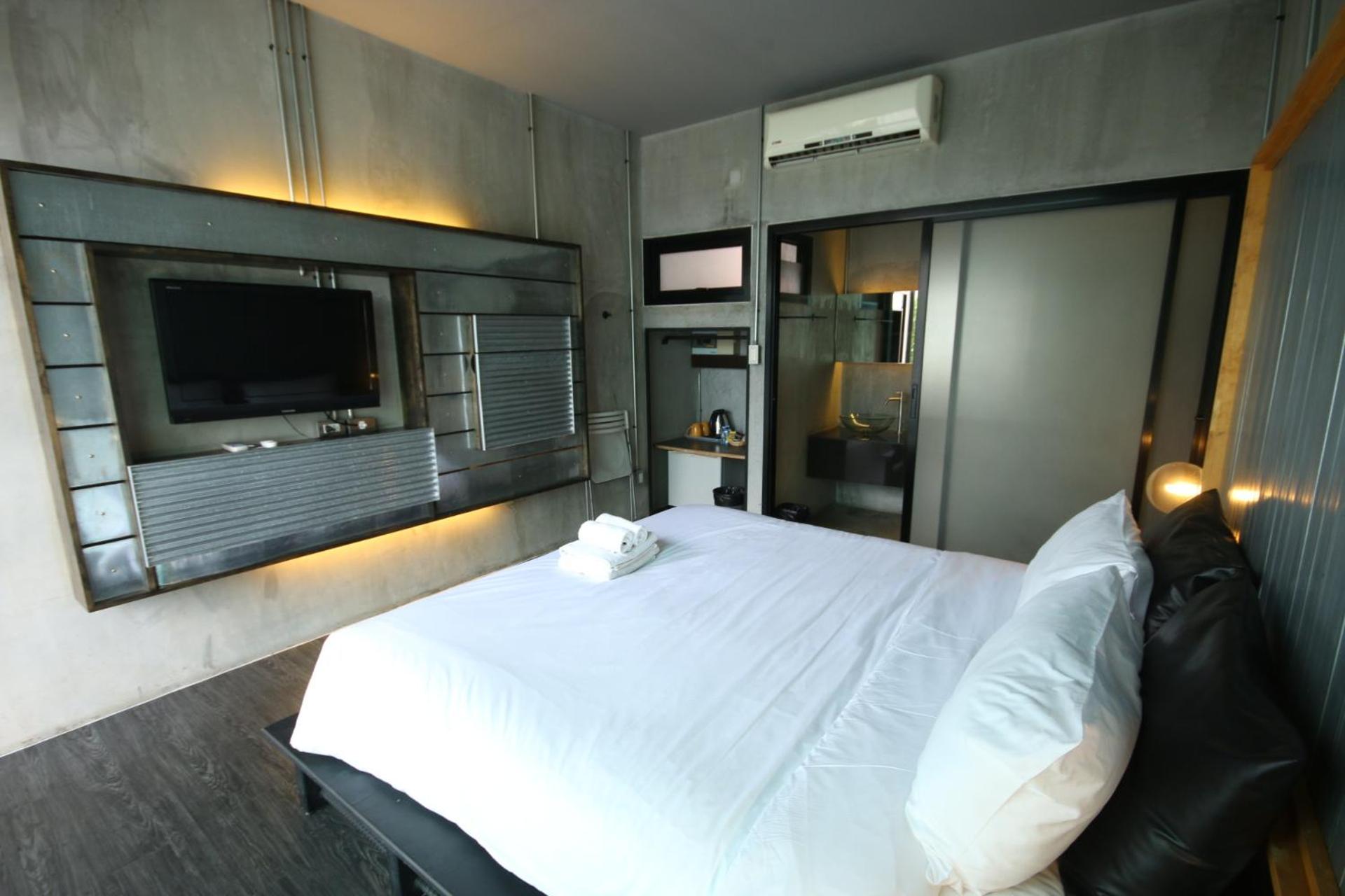 Double Room with Balcony - Photo 2