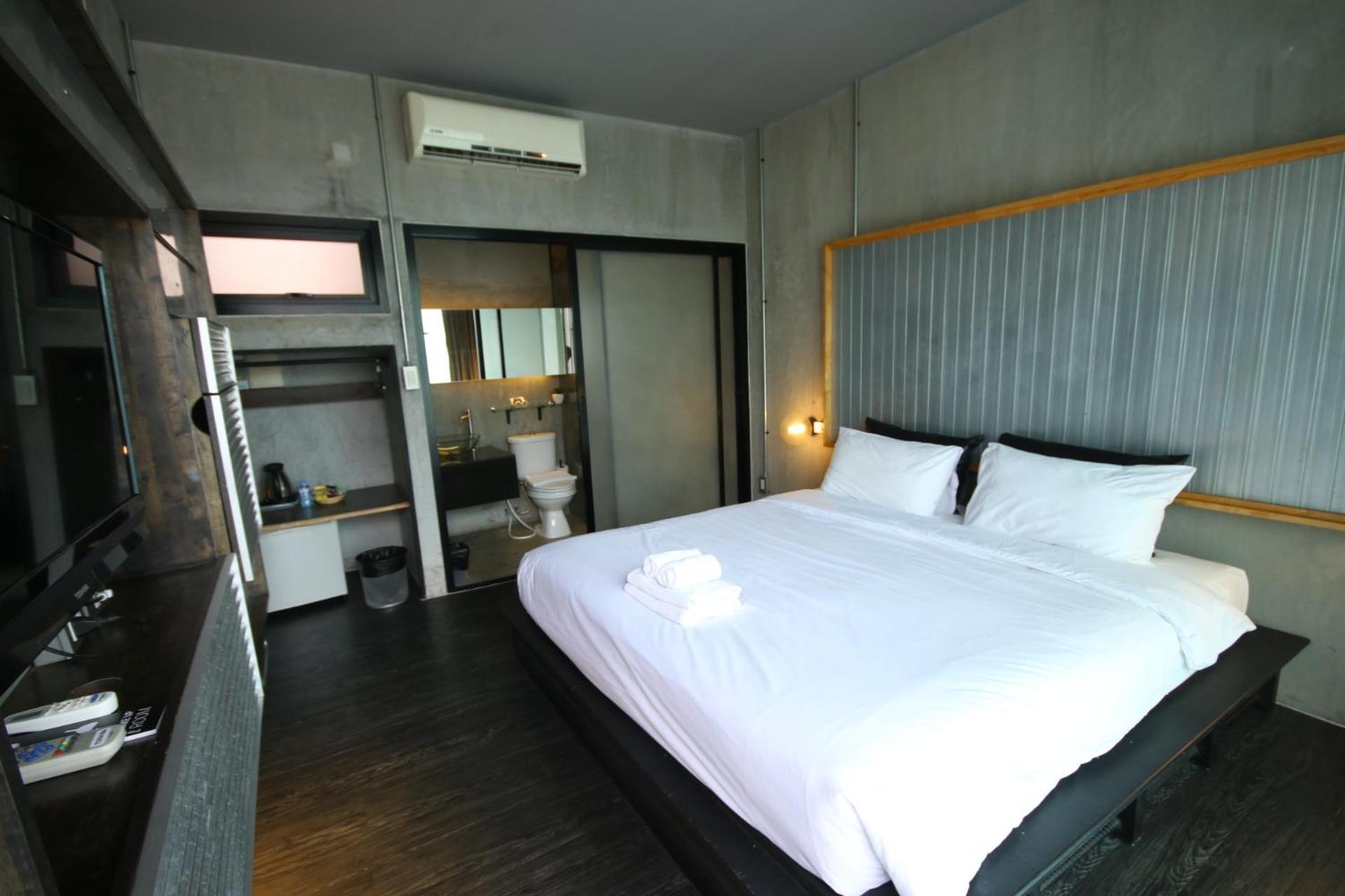 Double Room with Balcony - Photo 3
