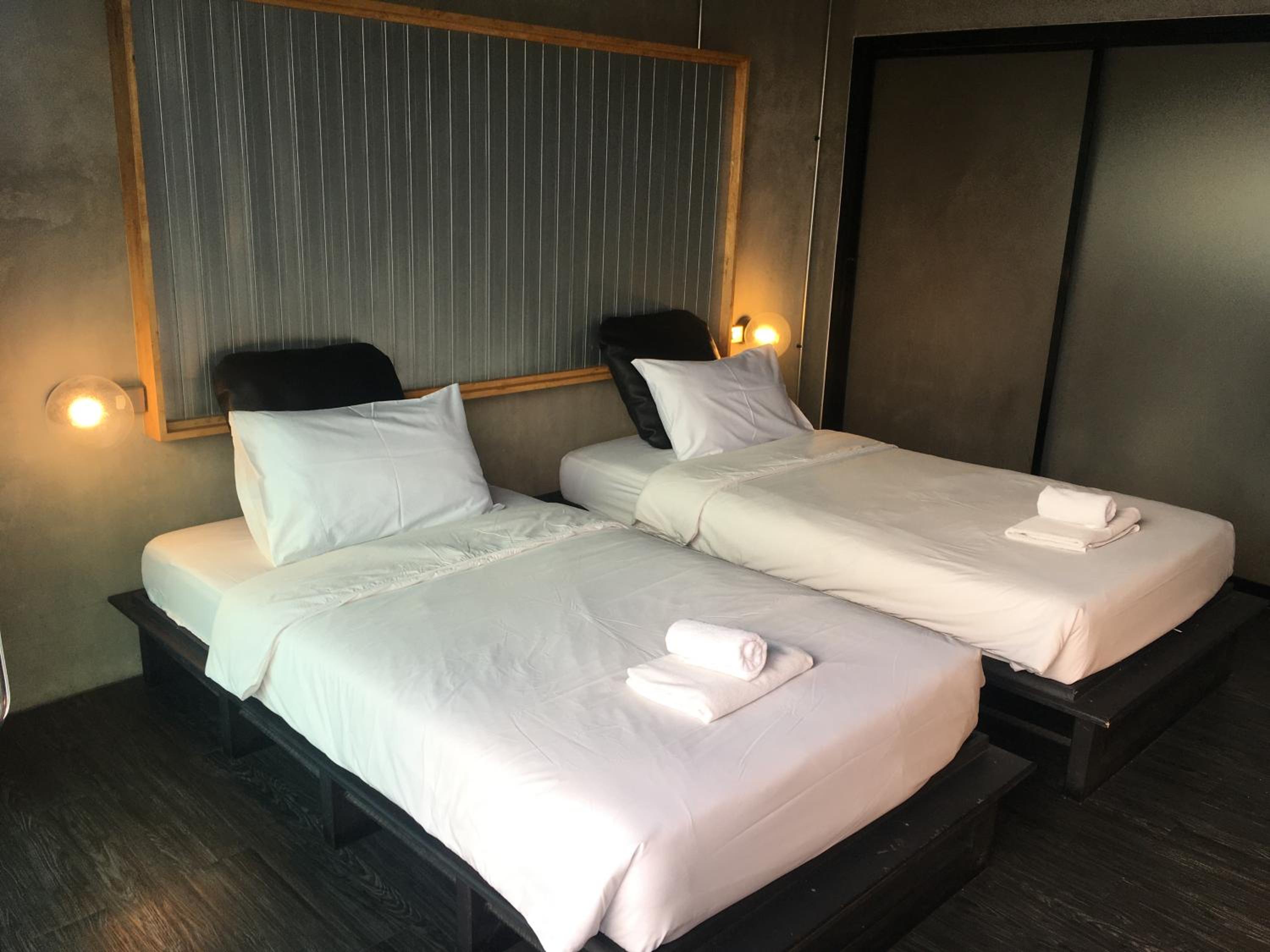 Twin Room with Balcony - Photo 8