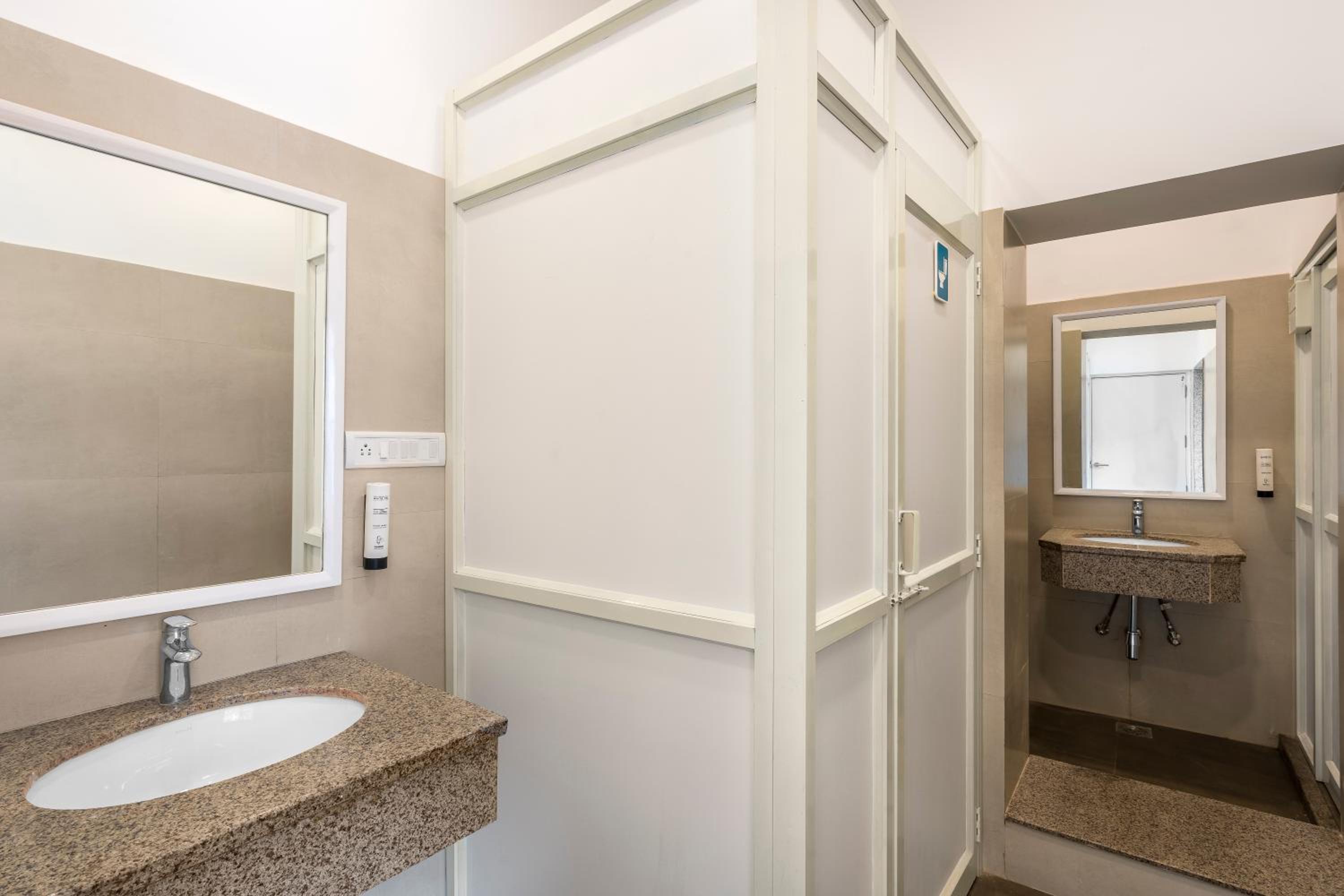 Bunk Bed in Female Dormitory Room   photo 2