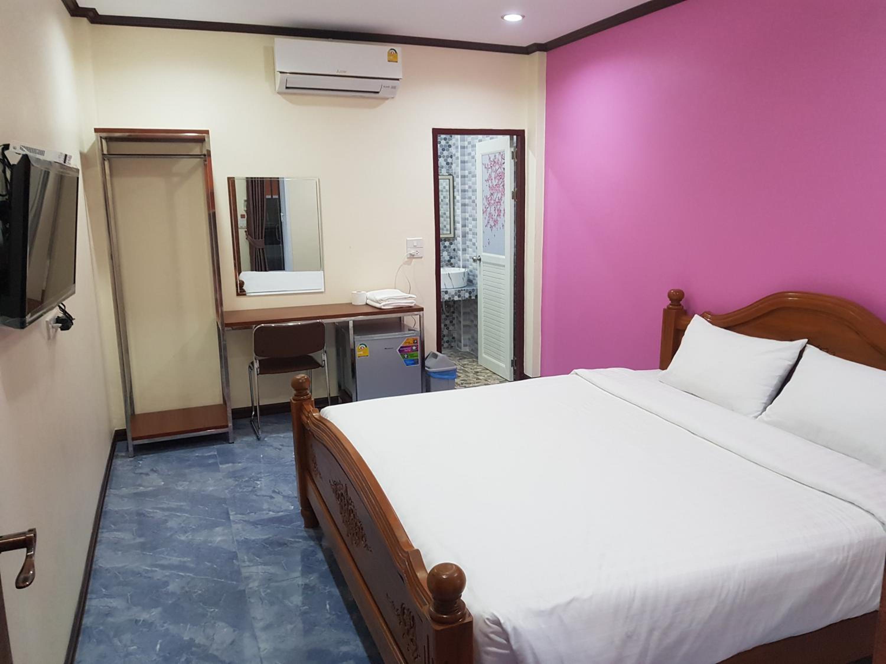 Double Room with Private Bathroom - Photo 1