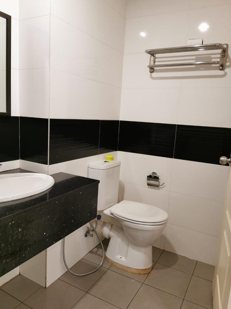 Studio Apartment - Photo 10