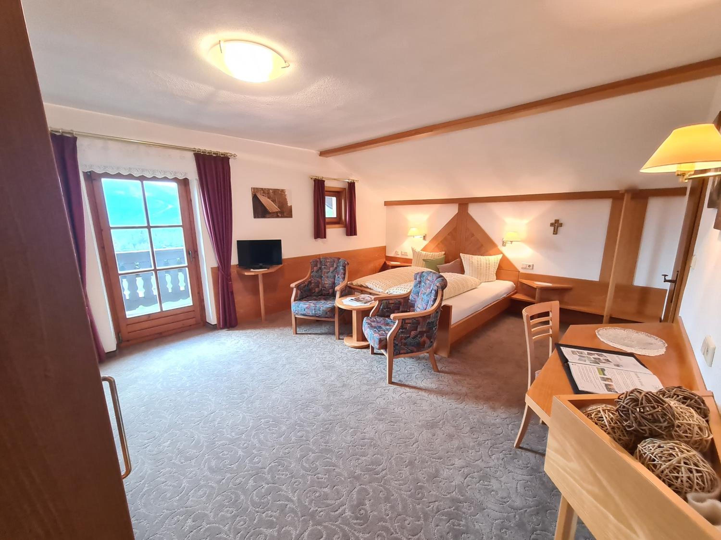 Deluxe Double Room with Balcony photo 1