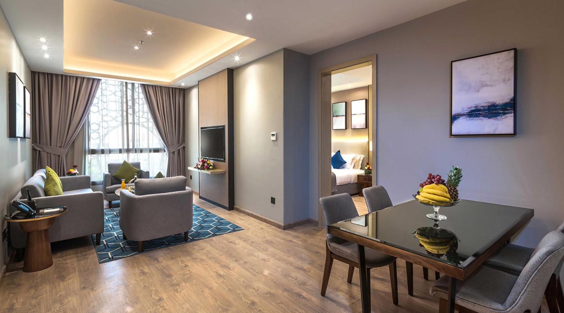 Executive Suite - Photo 8