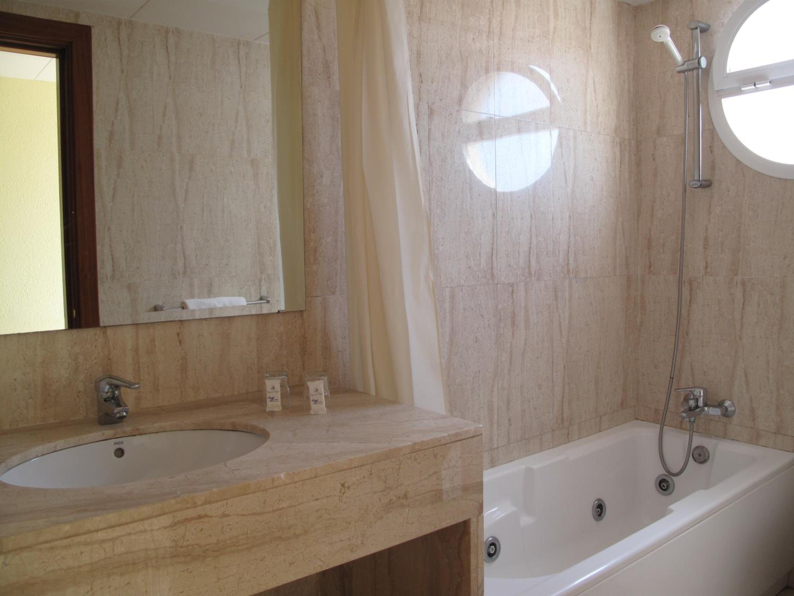 Family Room - Photo 5
