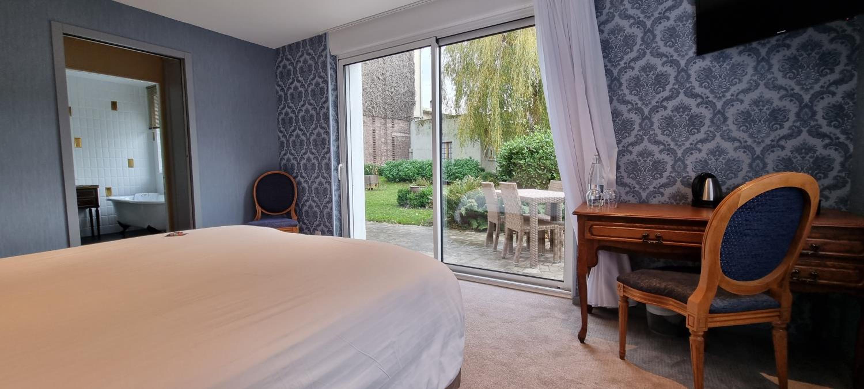 Triple Room with Garden View - Photo 4