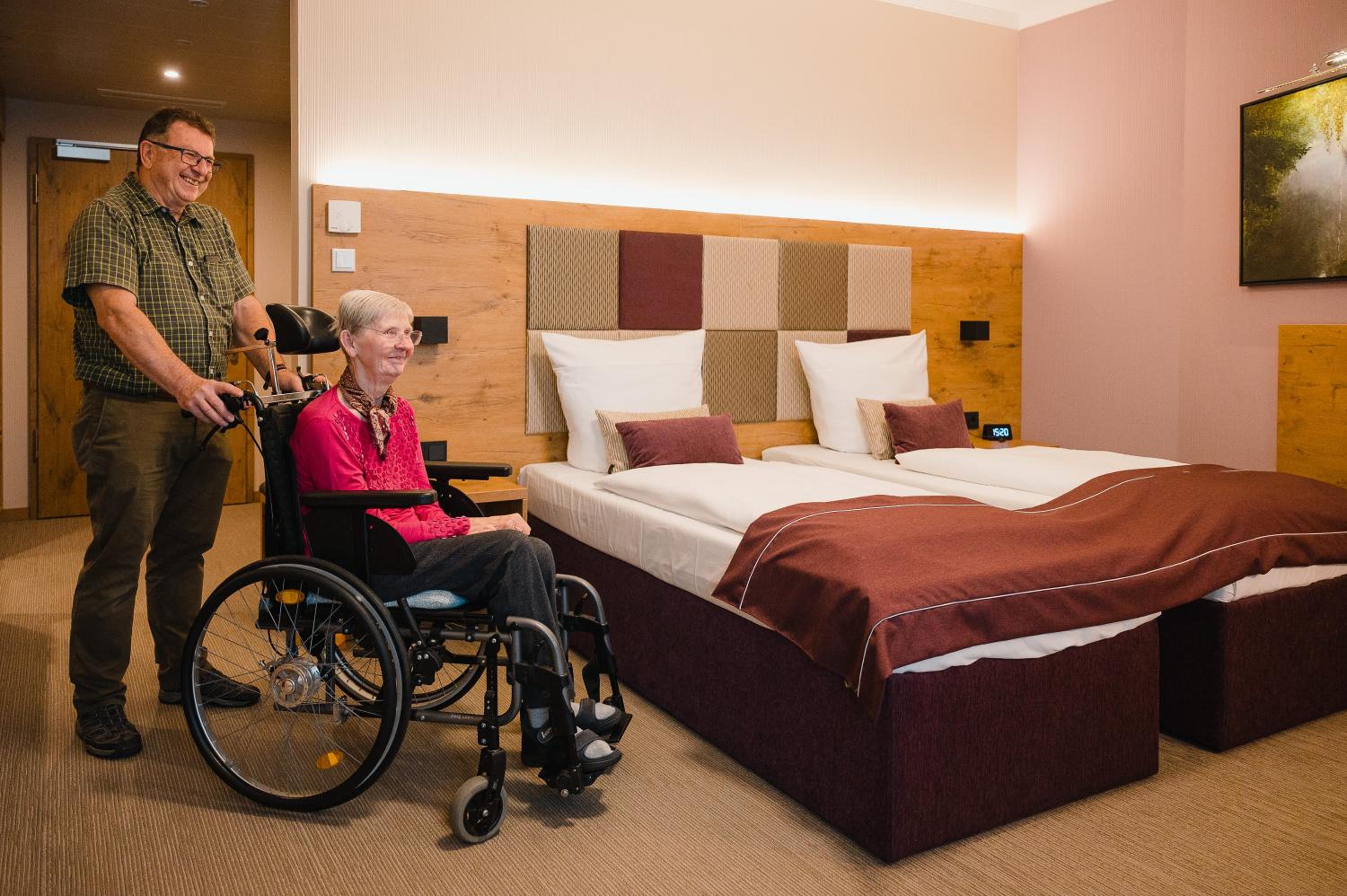 Comfort Twin Room with Roll-in Shower - Mobility Access - Photo 3